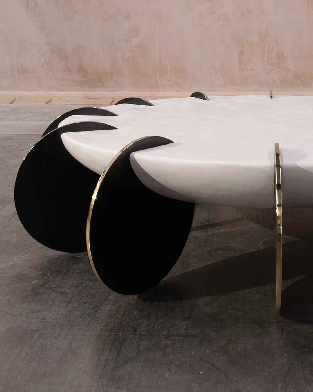 Postmoderne Table basse Time par Three One Four Studio en vente