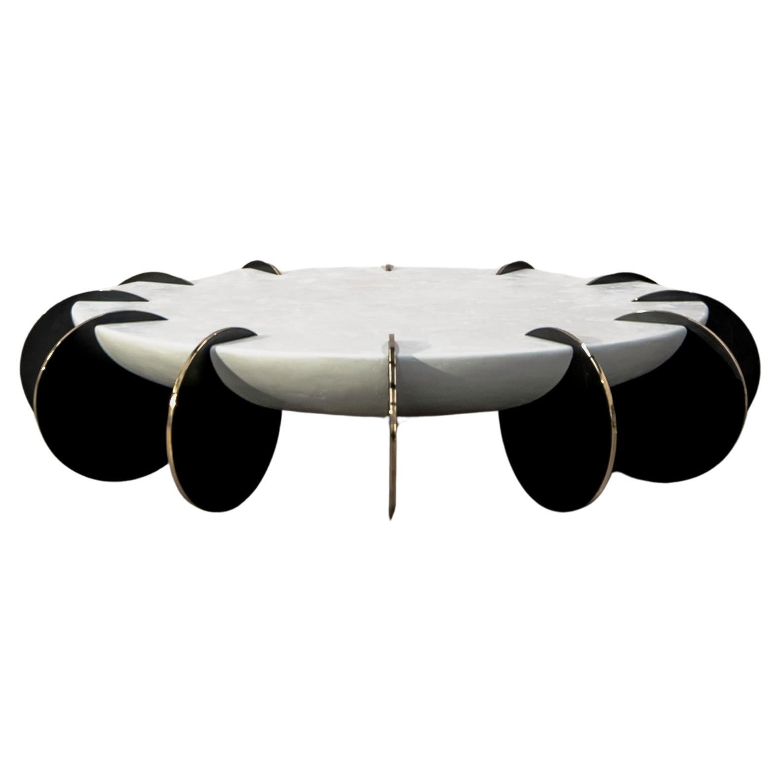 Mesa baja Time de Three One Four Studio