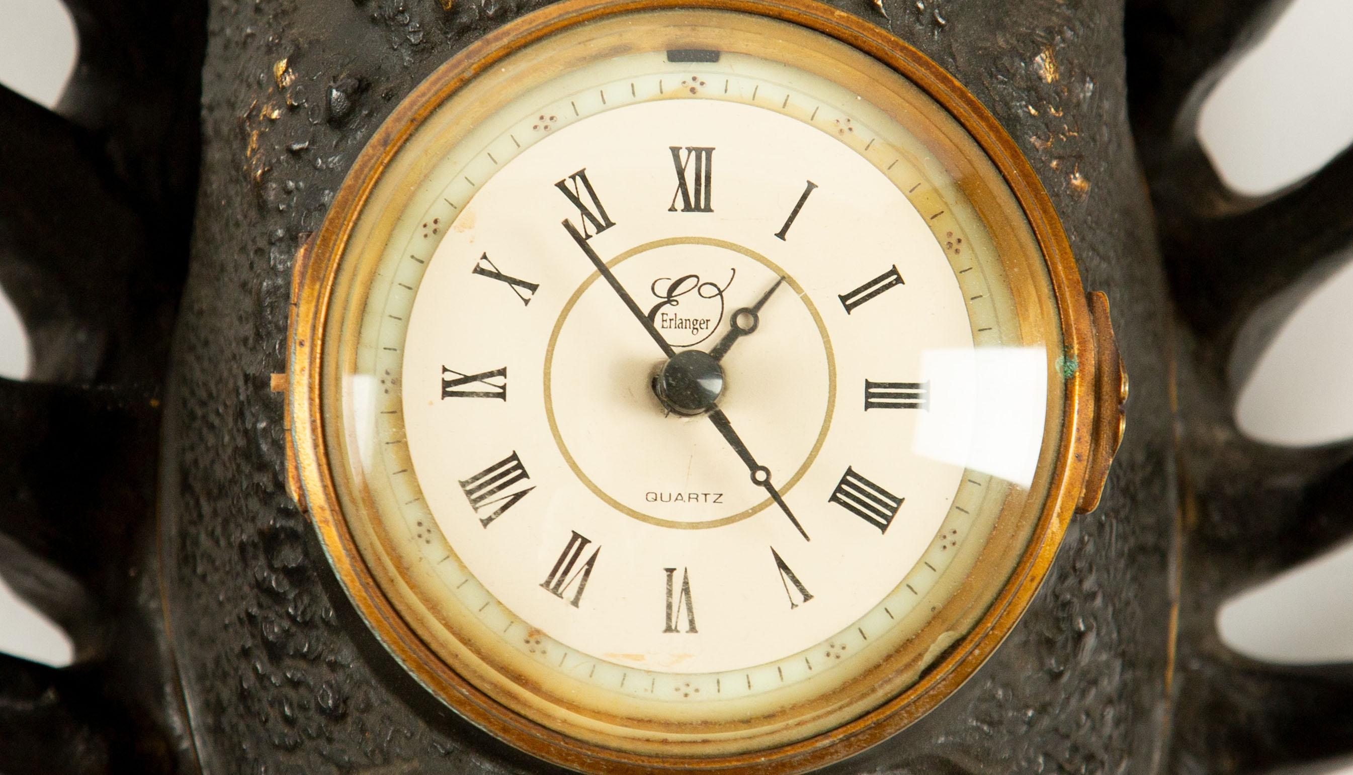 Time Crawls: A Bronze Lobster Clock from Early 20th-Century France For Sale 2