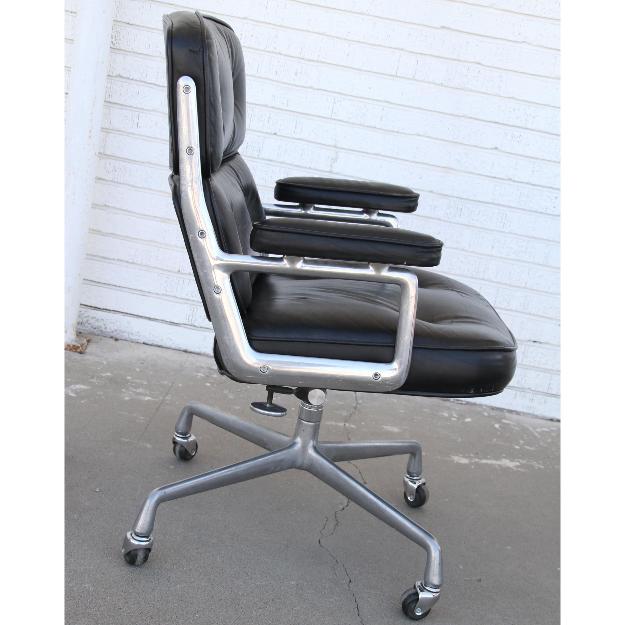 Time life chair Herman Miller Charles and Ray Eames For Sale 2