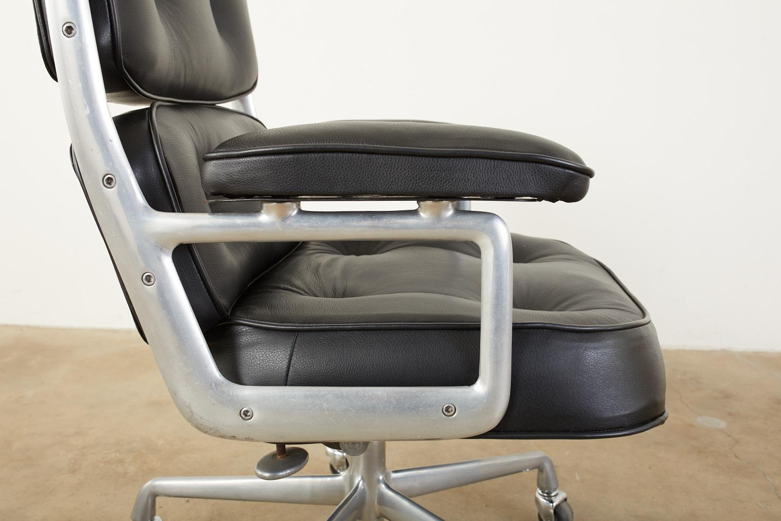 Time Life Executive Desk Chair by Eames for Herman Miller In Good Condition In Rio Vista, CA