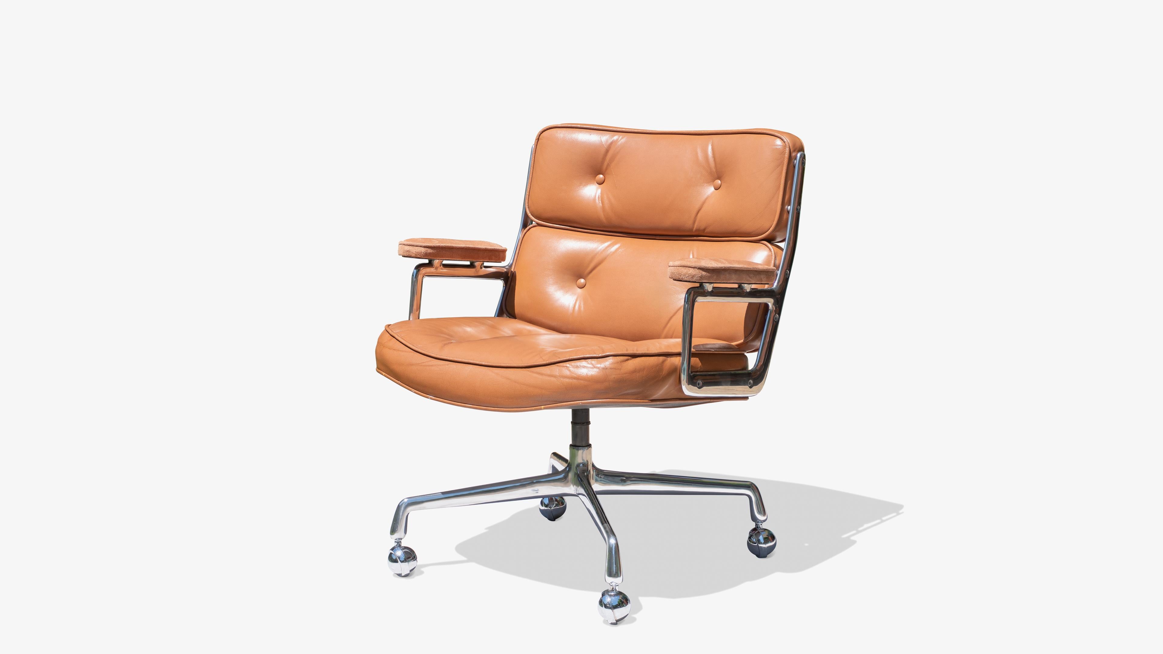 Time-Life Lounge Chair in Leather by Charles & Ray Eames for Herman Miller 3