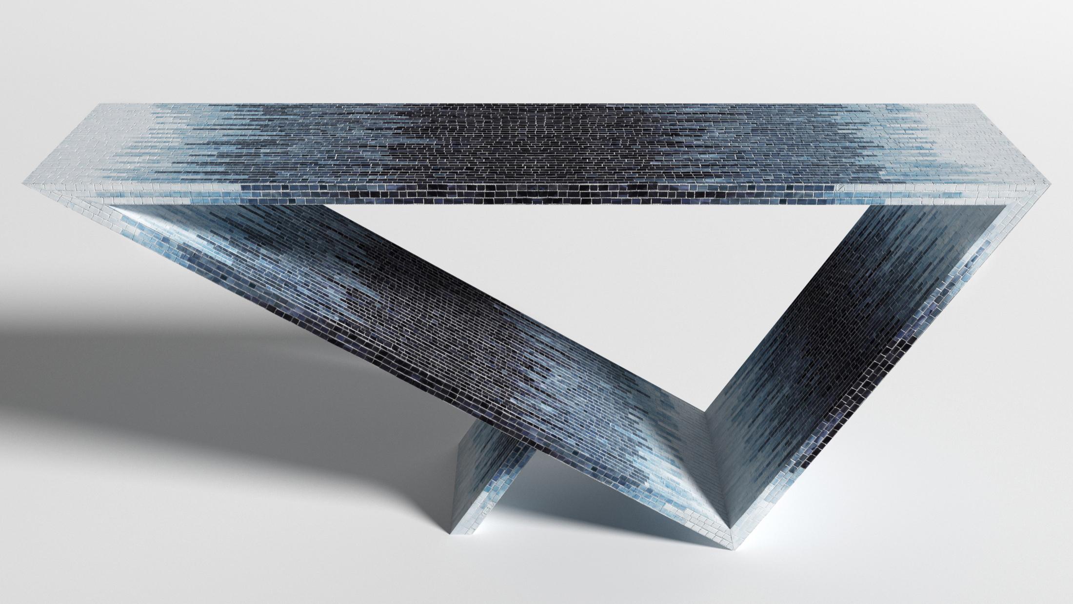 Console à ombre bleue du portail Time/Space #2 par Neal Aronowitz Design
Dimensions : D 172,7 x L 43,2 x H 76,2 cm
Matériaux : Mosaïque de carreaux de verre.
Cette table peut être fabriquée dans n'importe quelle couleur ou motif de mosaïque