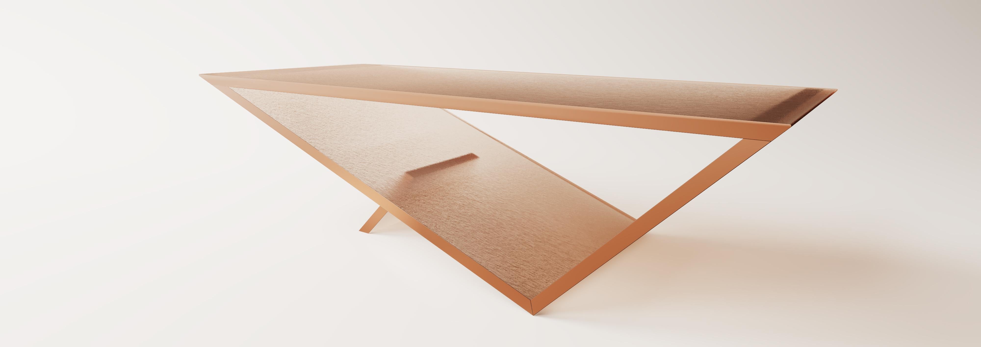 Time/Space Portal Tisch aus gebranntem Glas.

Die Inspiration für die Time/Space Portal Table Kollektion stammt von der Kraft, Einfachheit und Eleganz des Dreiecks.
Dies ist eine fortlaufende Serie, die die Dynamik von Gleichgewicht, Gewicht,