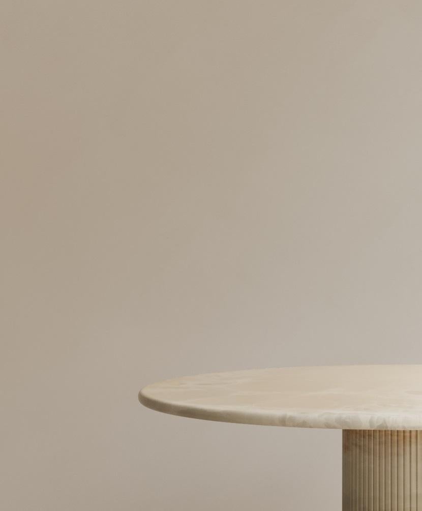 Moderne Time Table II Round Dining Table in Bianco Onyx by Paloma Editions en vente