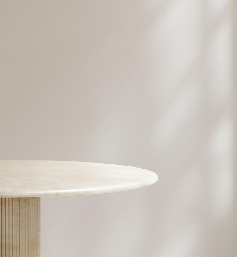 italien Time Table II Round Dining Table in Bianco Onyx by Paloma Editions en vente