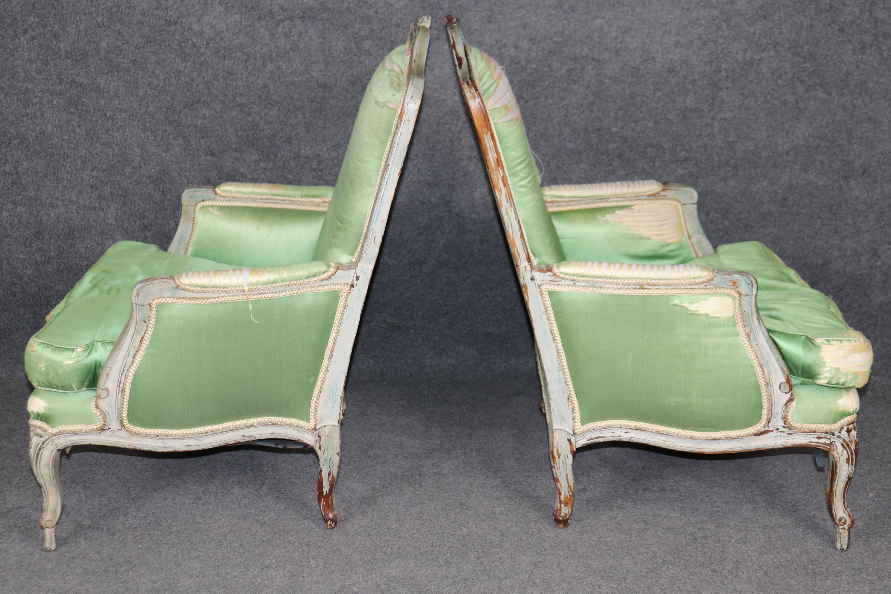 Time-worn Antique French Louis 18th century Carved Walnut Bergere Chairs In Fair Condition For Sale In Swedesboro, NJ