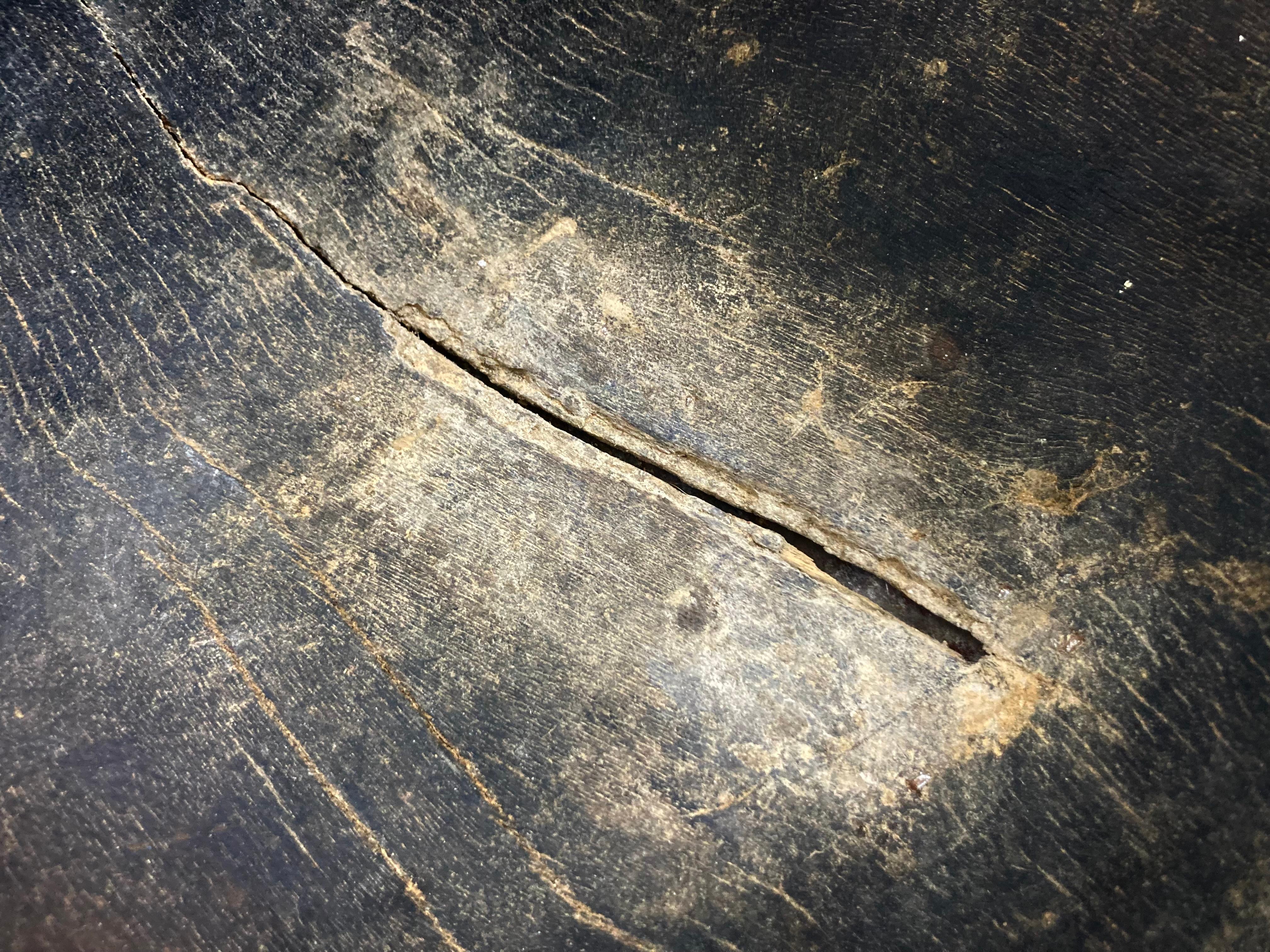 Ciotola africana utilitaria usurata dal tempo con riparazioni in metallo In condizioni deteriorate in vendita a Bridgeport, CT