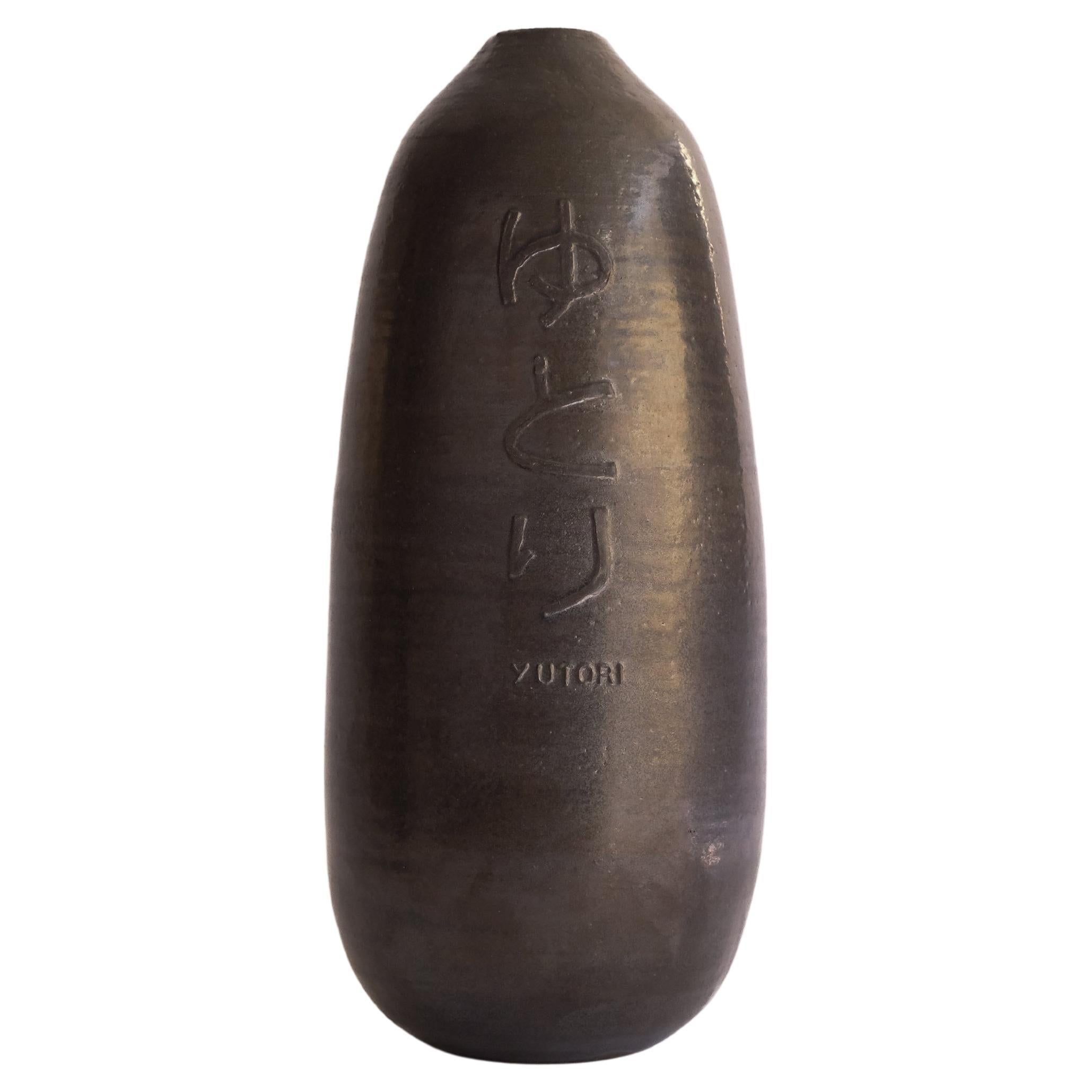 Time Yoturi Colonne 22 Vase aus glasiertem schwarzem Steingut von Marie Martin Ceramics im Angebot