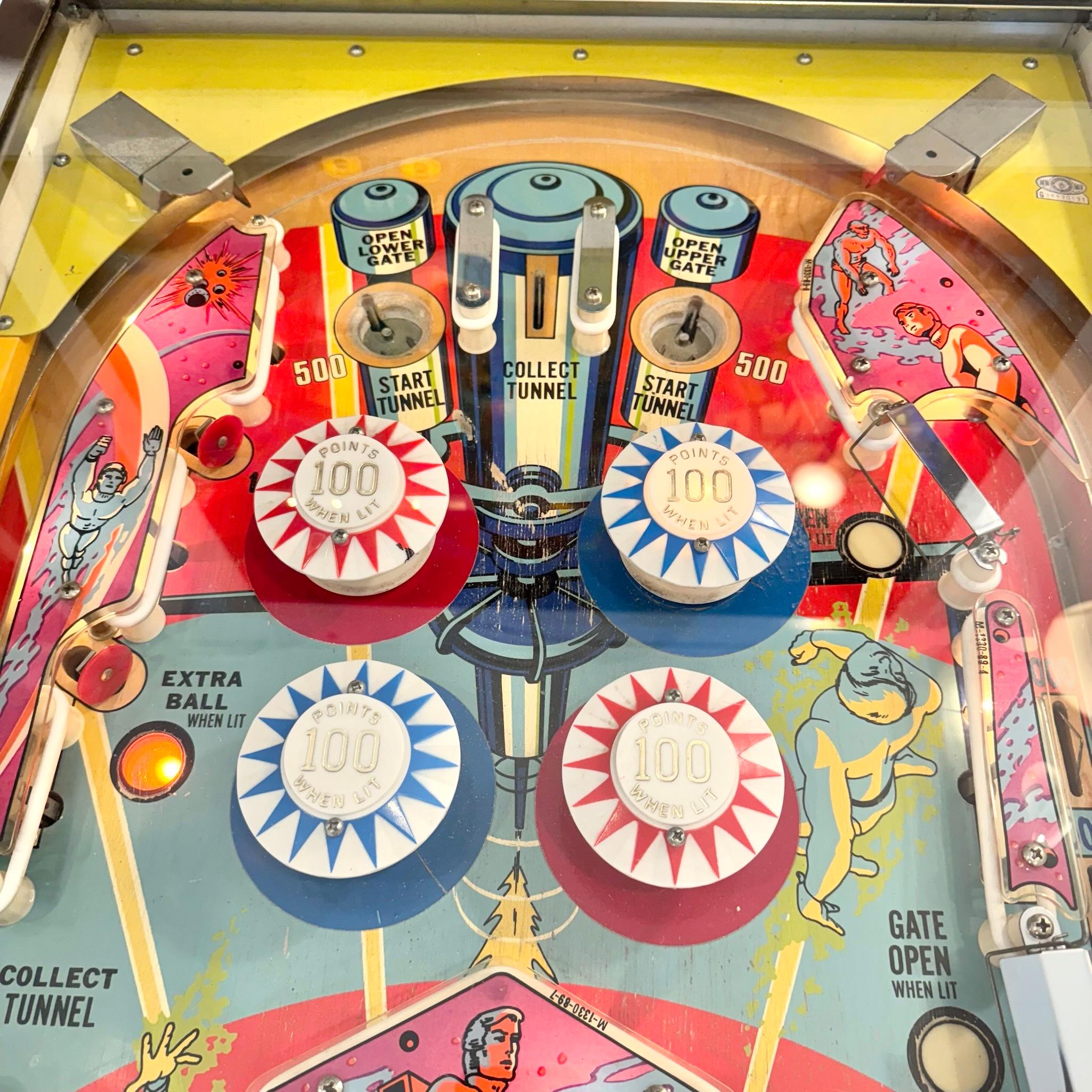 Jeu de pinball dans le fuseau horaire, 1972, États-Unis Bon état - En vente à Los Angeles, CA