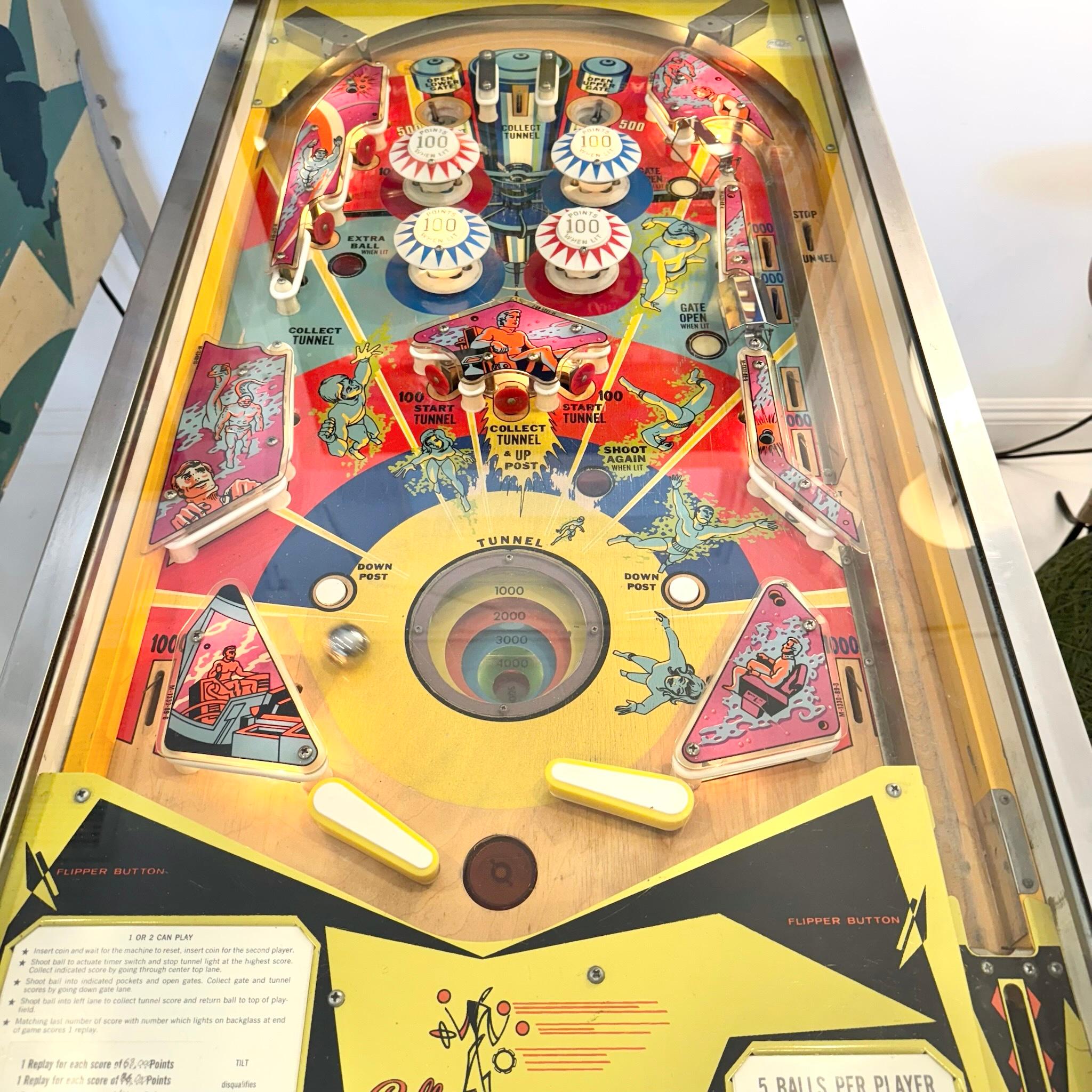 Métal Jeu de pinball dans le fuseau horaire, 1972, États-Unis en vente
