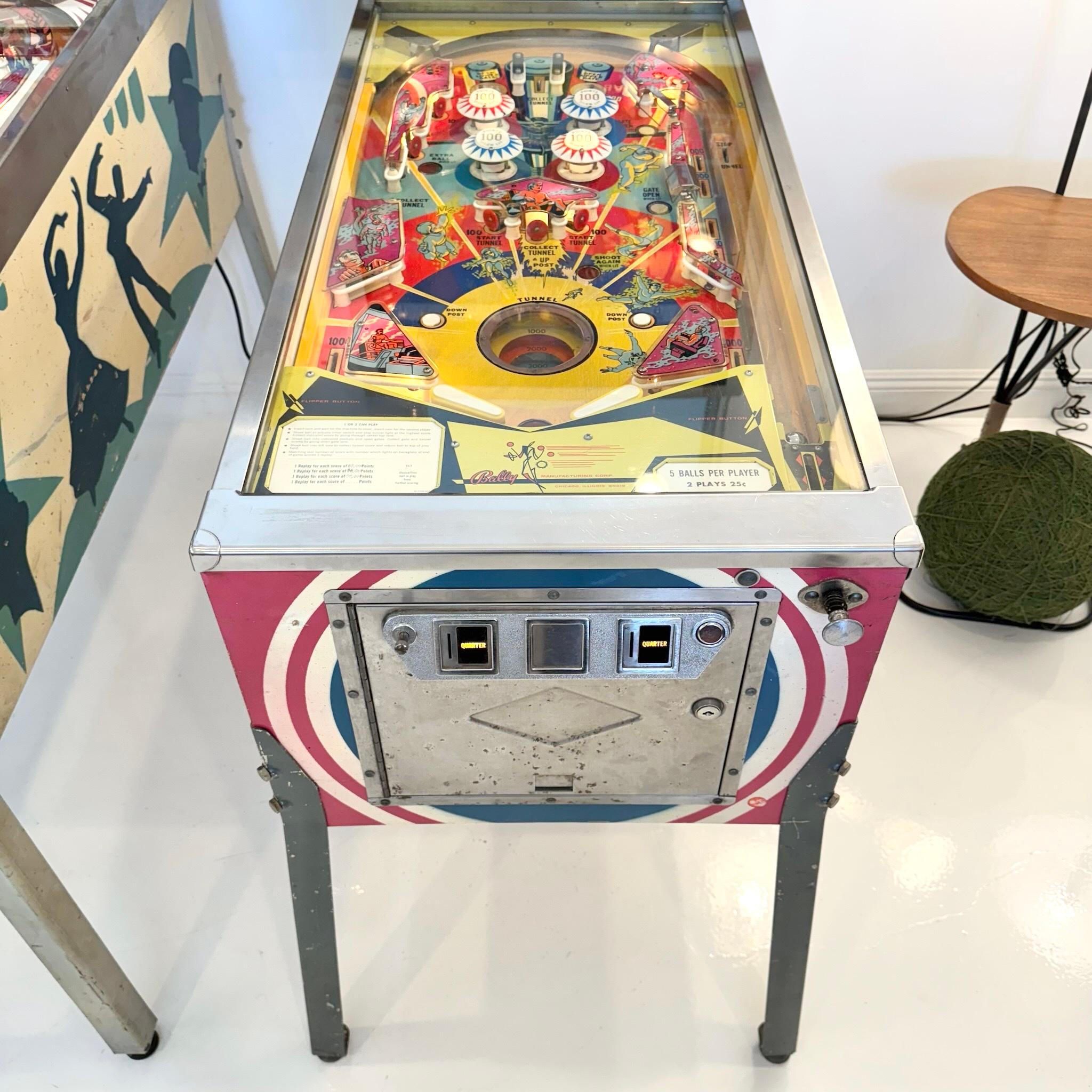 Jeu de pinball dans le fuseau horaire, 1972, États-Unis en vente 2