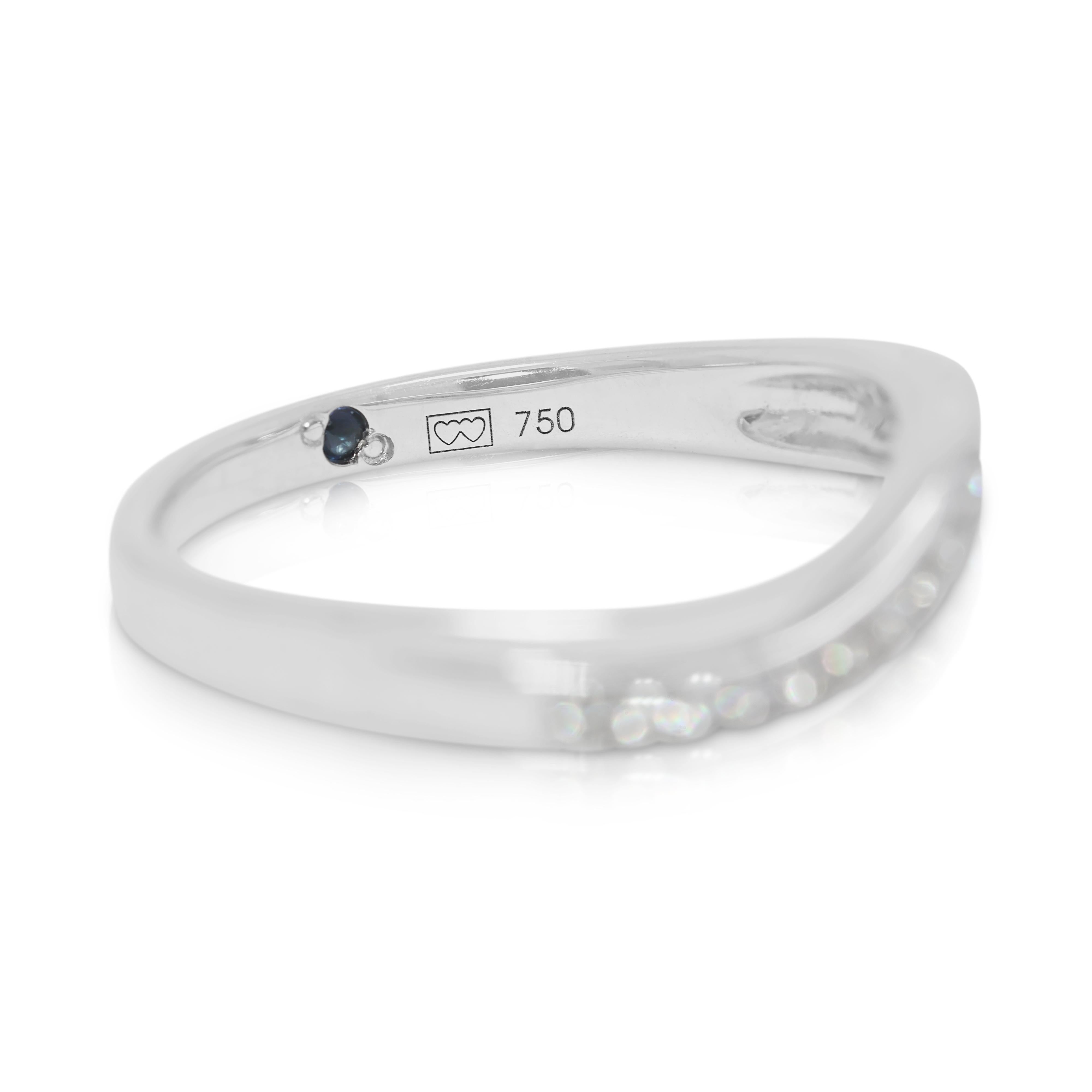 Timeles 0.11ct Natural Diamond Ring  in 18K White Gold In Excellent Condition For Sale In רמת גן, IL