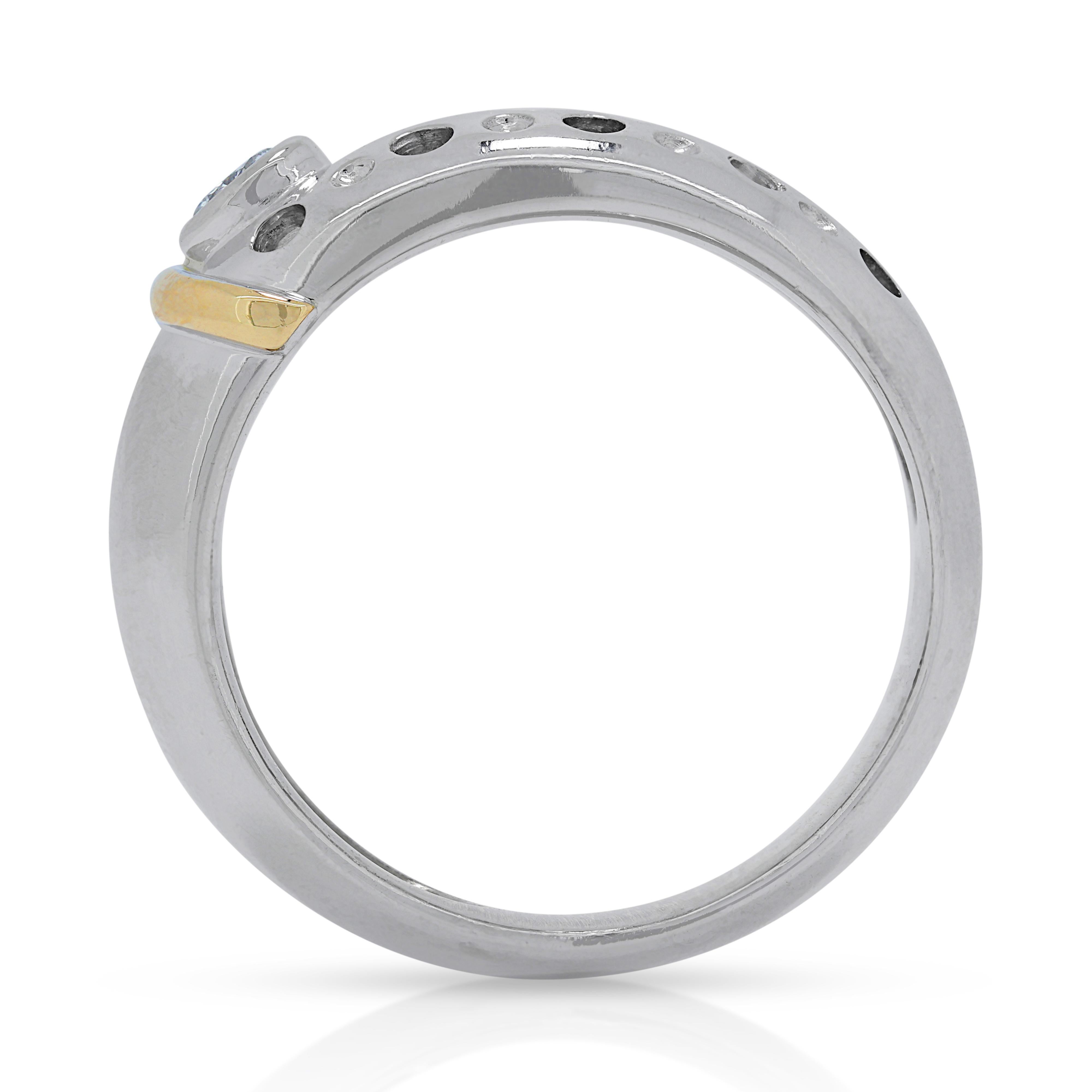Women's Timeless 0.12ct Diamond Ring in Platinum For Sale