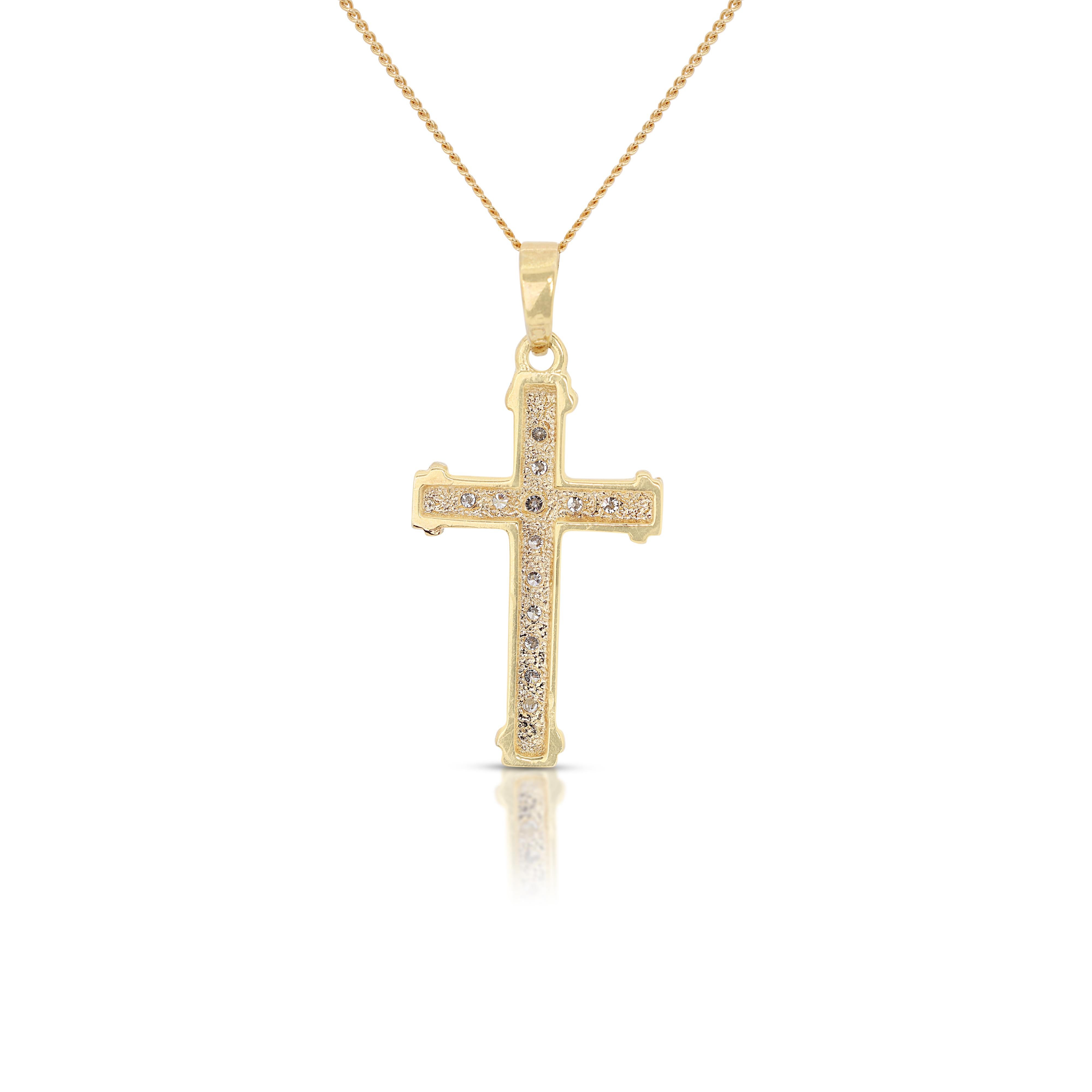 Timeless 0.14ct Diamonds Cruciform Pendant in 9K Yellow Gold - (Chain Included) In Excellent Condition For Sale In רמת גן, IL