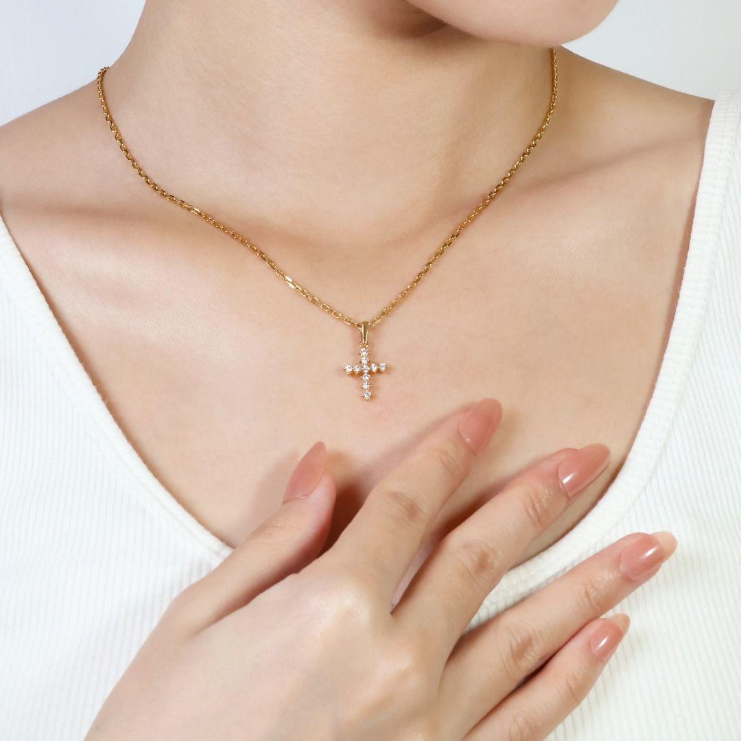 Don't miss this opportunity to own a beautiful 18k yellow gold cruciform pendant. This meaningful piece features a classic cross design adorned with 10 sparkling round brilliant diamonds with F color grade VS clarity grade, boasting a total carat