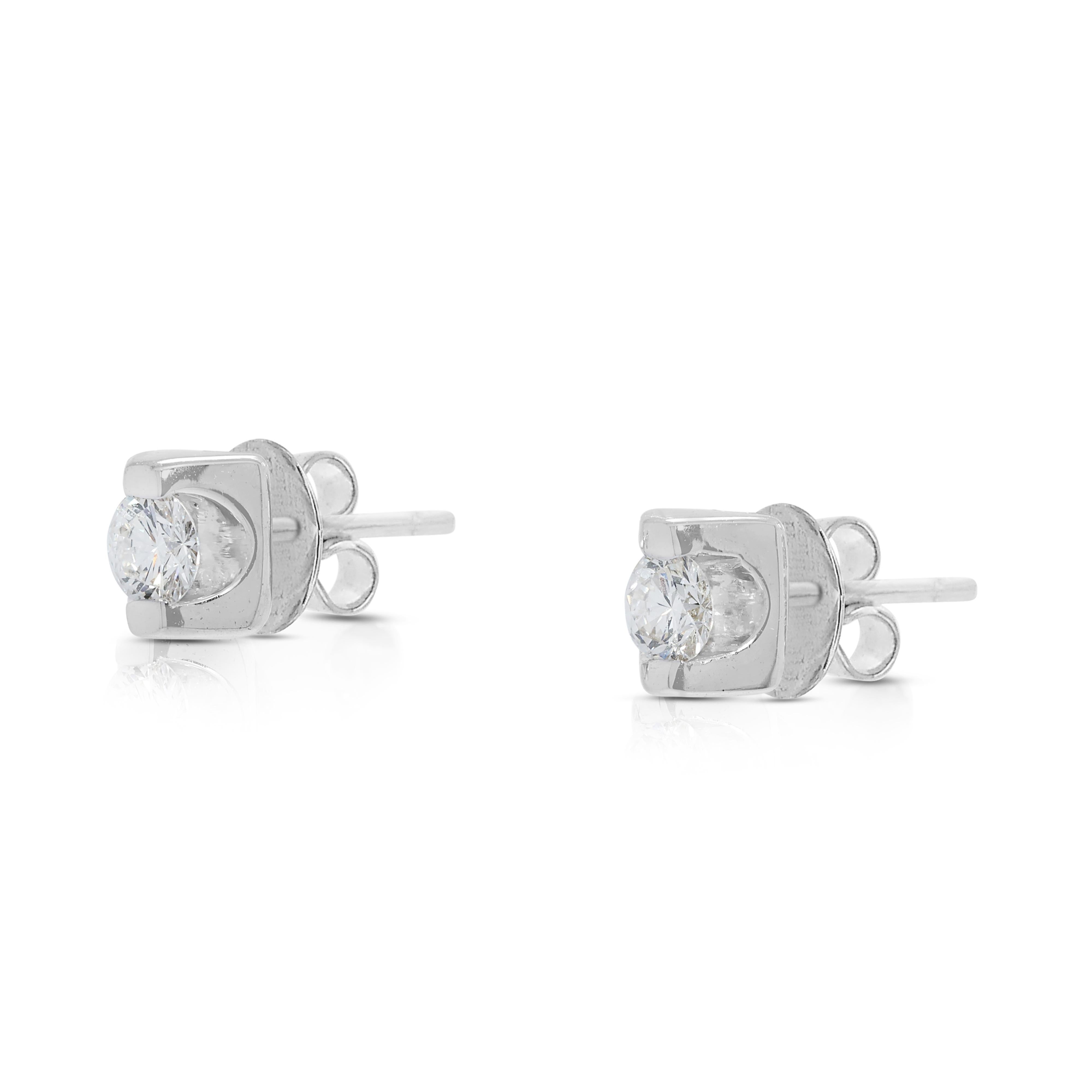 Timeless 0.1ct Natural Diamond Stud Earrings in 18K White Gold In condizioni ottime in vendita a רמת גן, IL