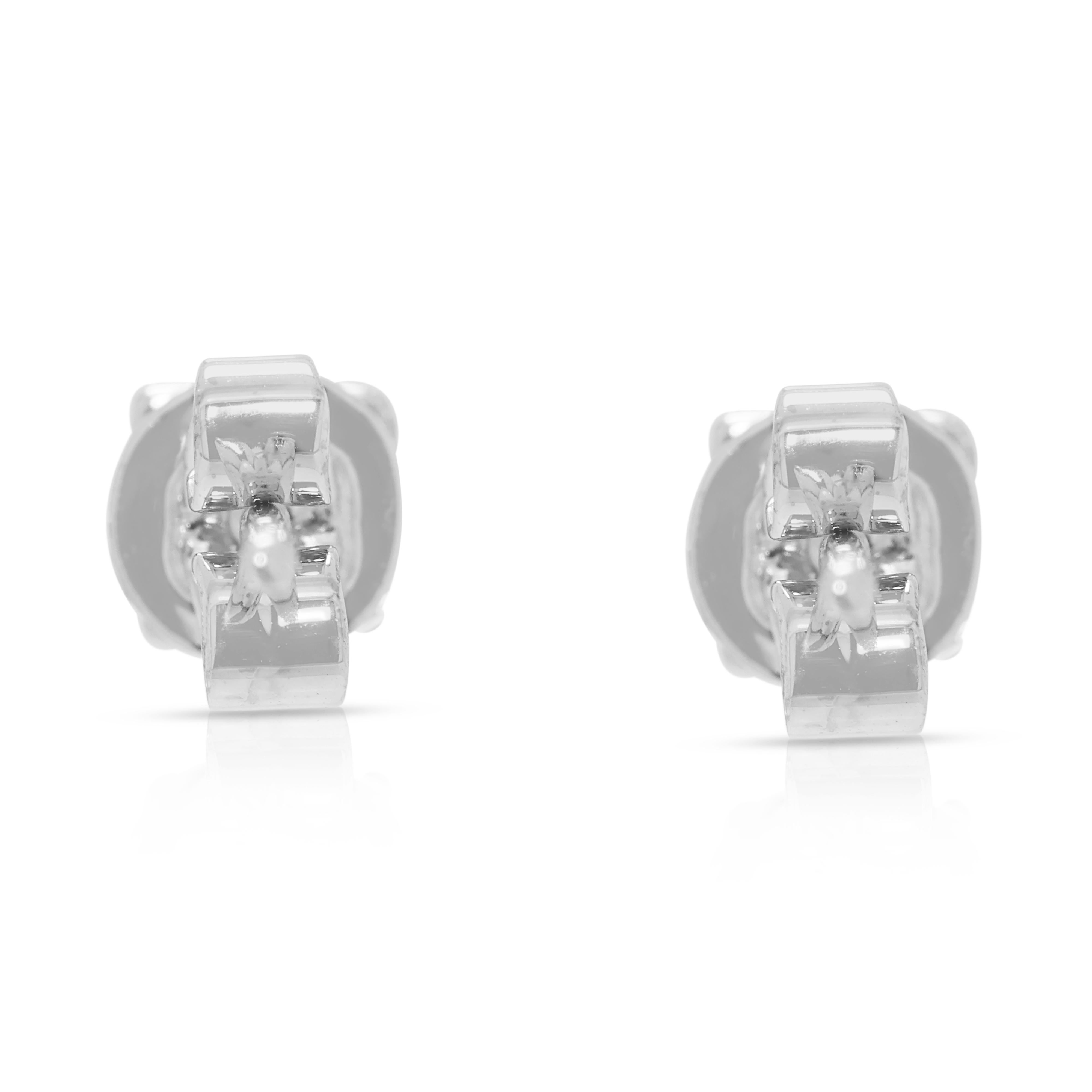Timeless 0.1ct Natural Diamond Stud Earrings in 18K White Gold in vendita 1