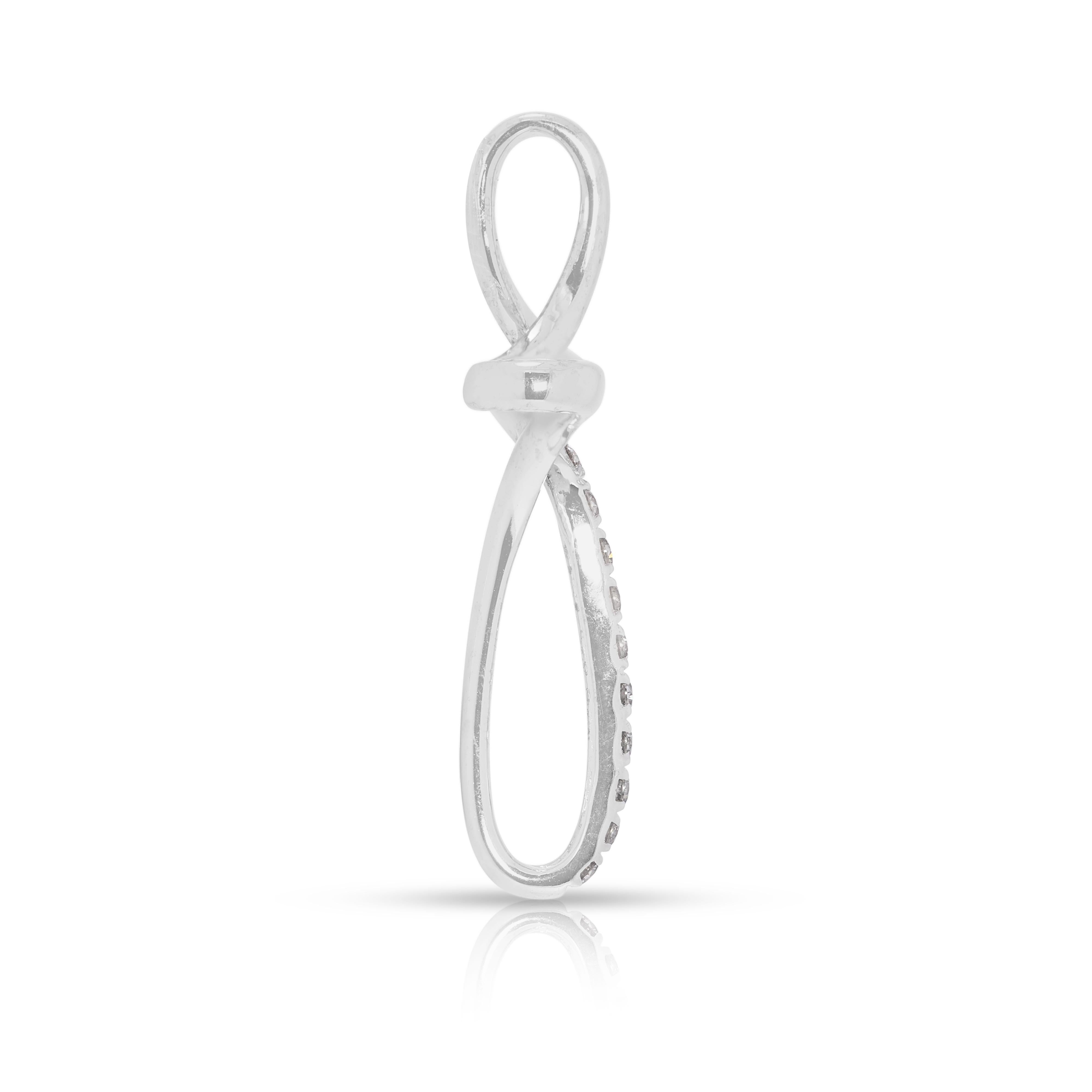 Pendentif croix intemporel en or blanc 18 carats avec diamant naturel de 0,22 carats Pour femmes en vente