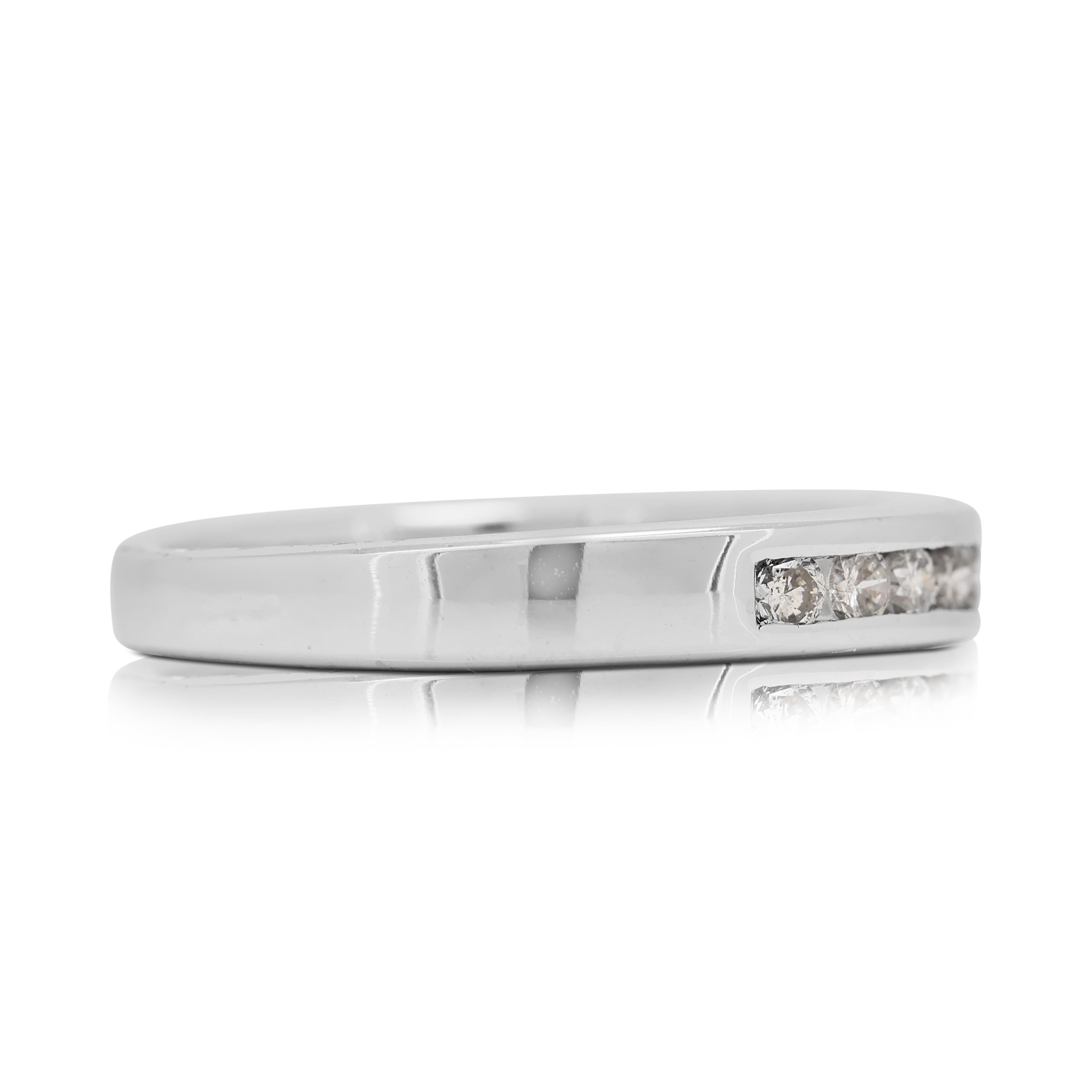 Taille ronde Timeless Bague en or blanc 18 carats sertie d'un diamant naturel de 0,22 carats en vente