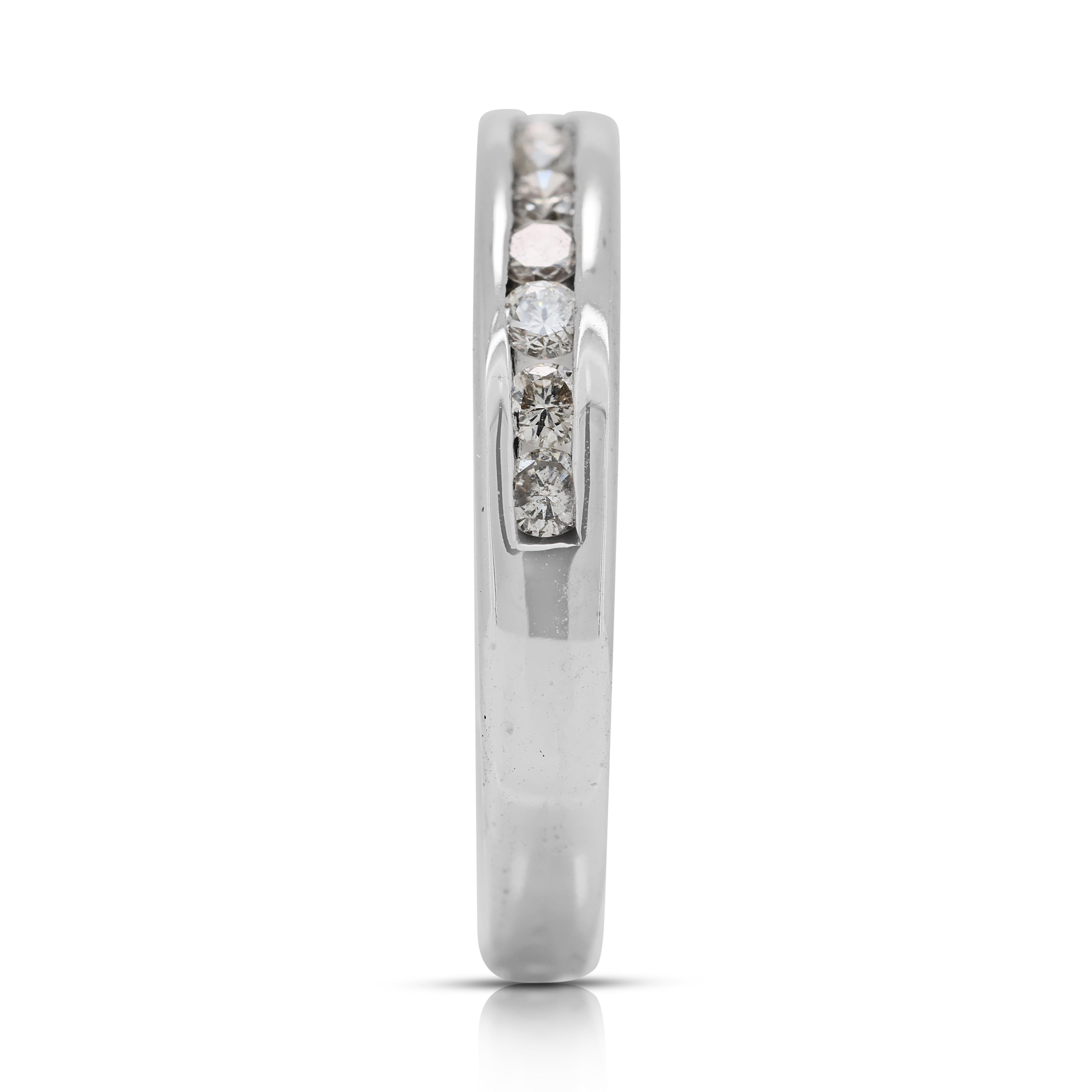 Timeless Bague en or blanc 18 carats sertie d'un diamant naturel de 0,22 carats Neuf - En vente à רמת גן, IL