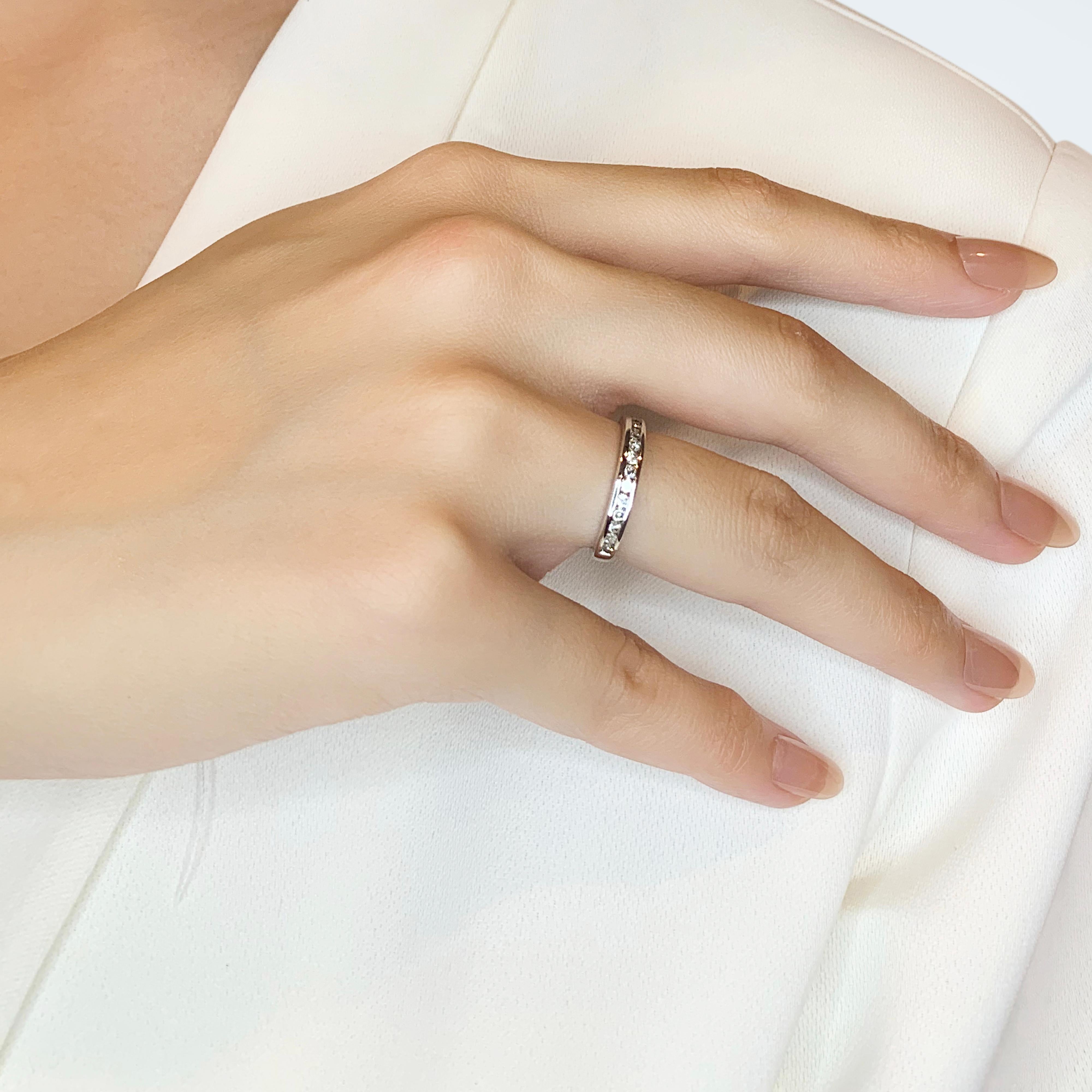 Timeless Bague en or blanc 18 carats sertie d'un diamant naturel de 0,22 carats en vente 3