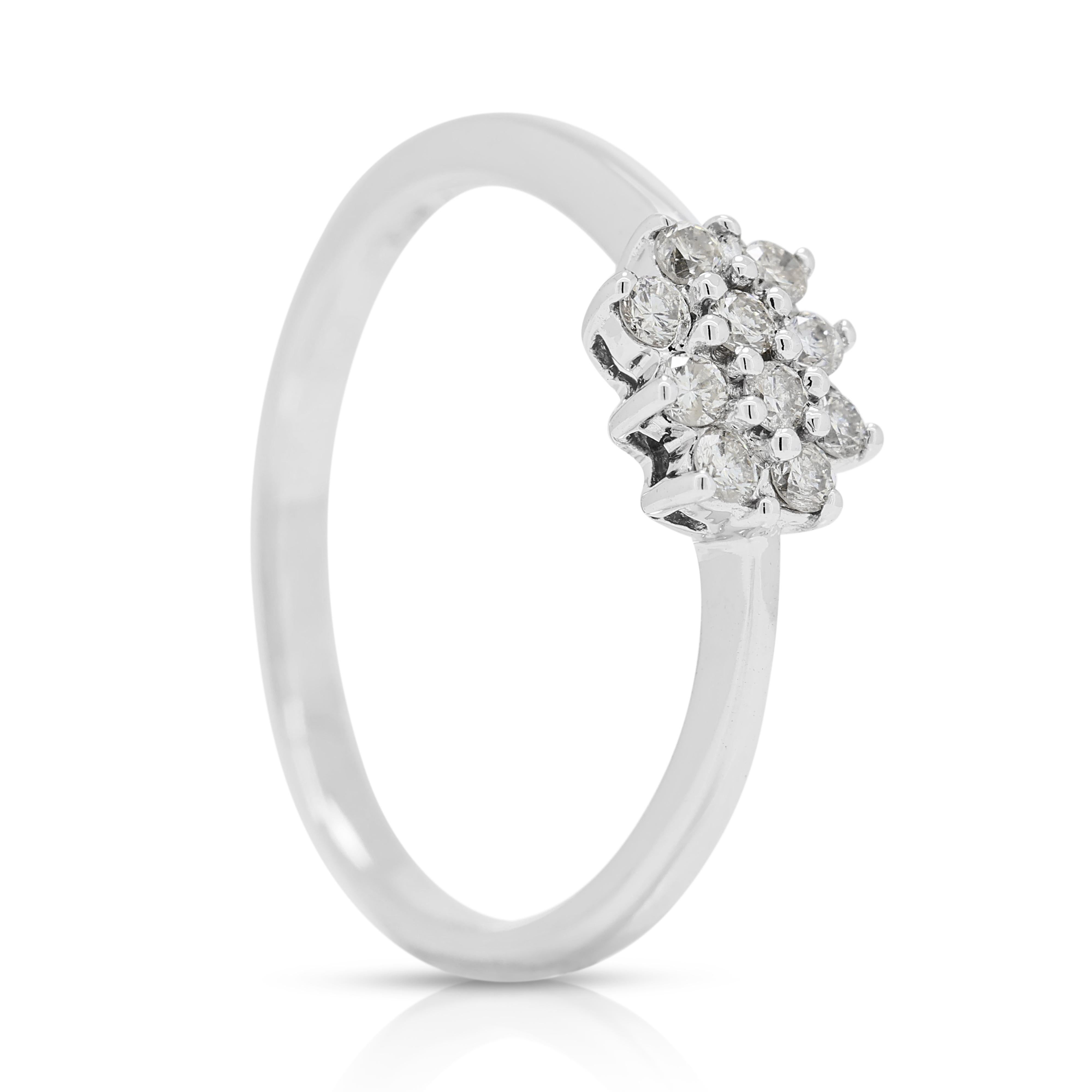 Timeless 0,2ct Diamanten Cluster Ring in 18K Weißgold im Zustand „Neu“ im Angebot in רמת גן, IL
