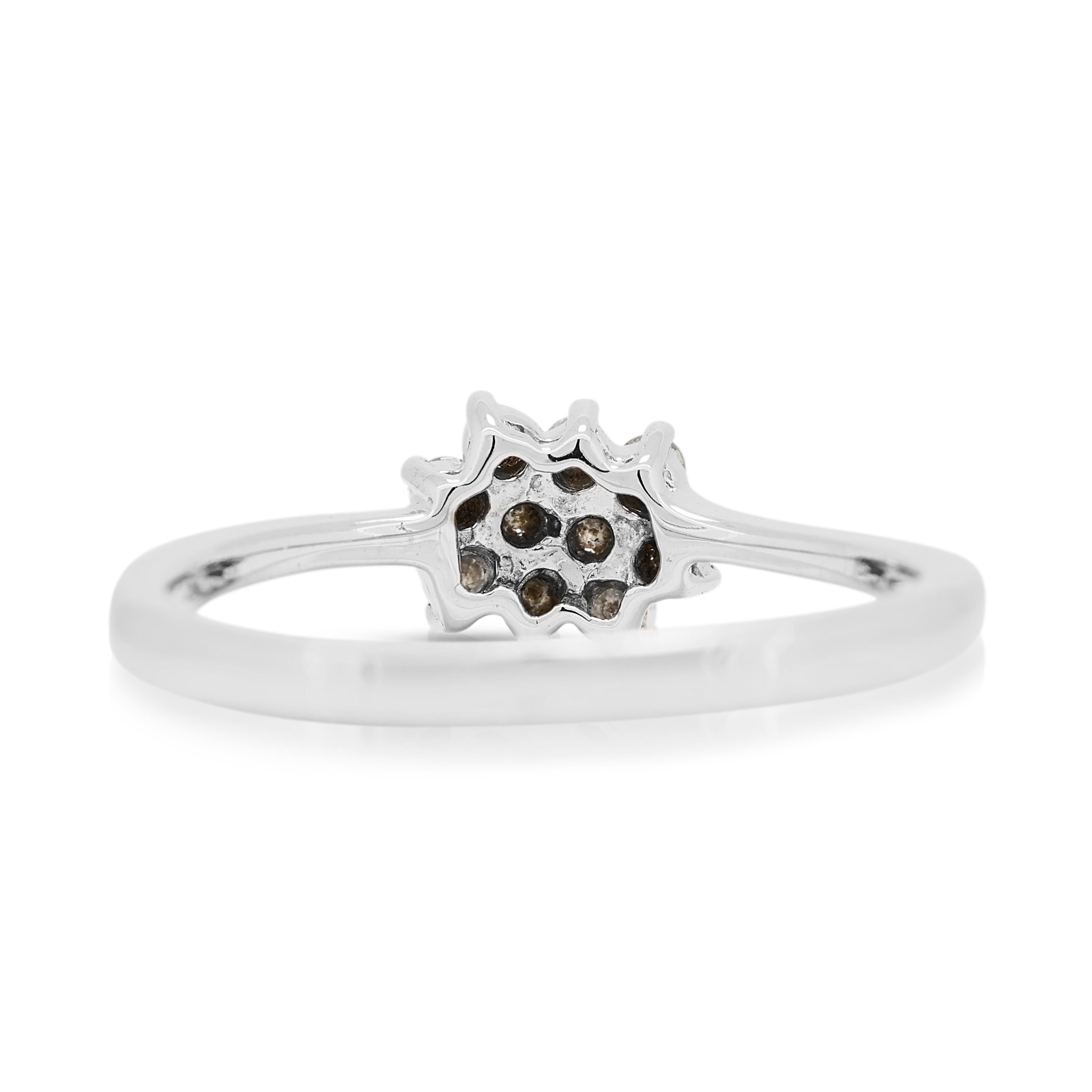 Timeless 0,2ct Diamanten Cluster Ring in 18K Weißgold im Angebot 1