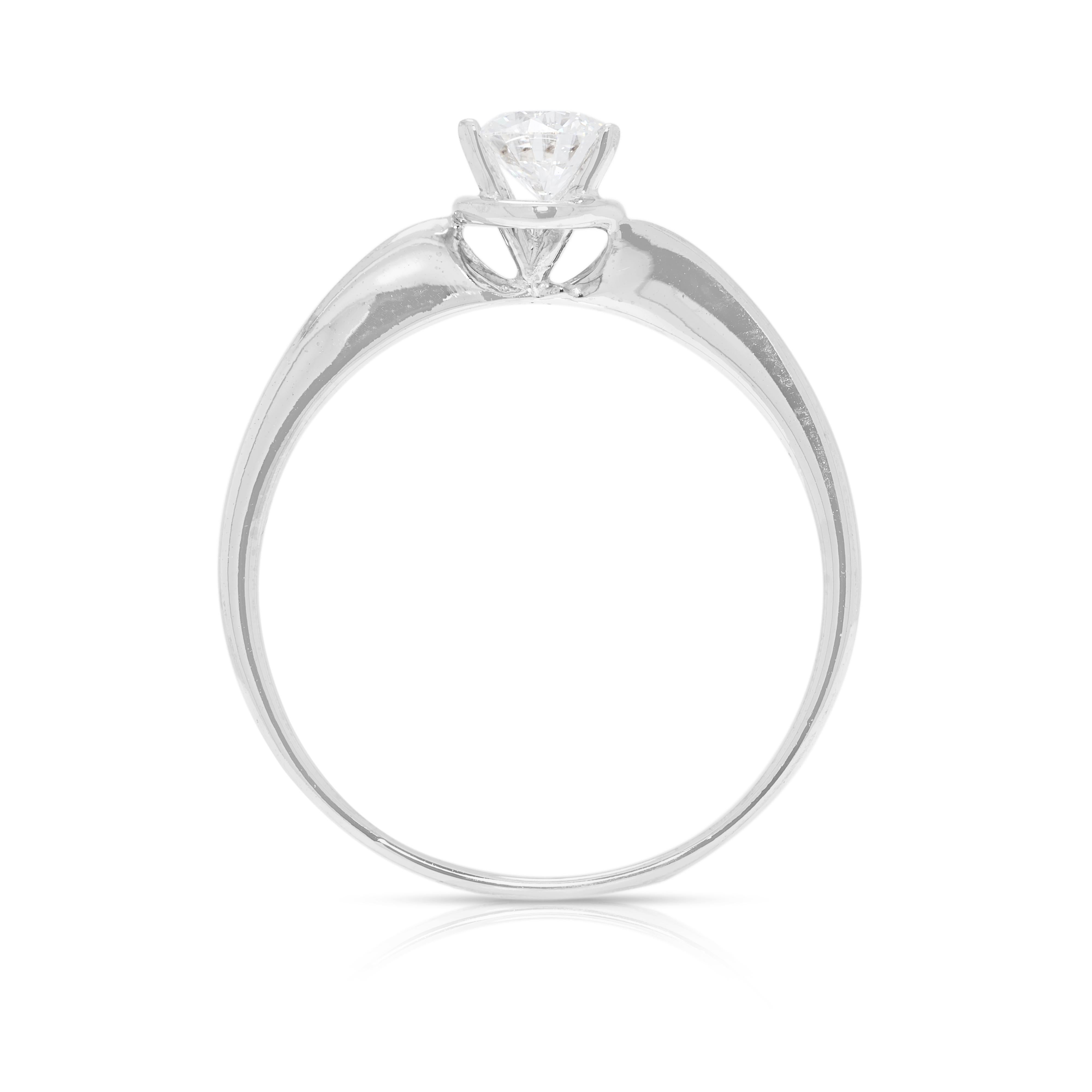 Zeitloser 0,31ct Solitär-Diamantring aus 18k Weißgold im Angebot 3