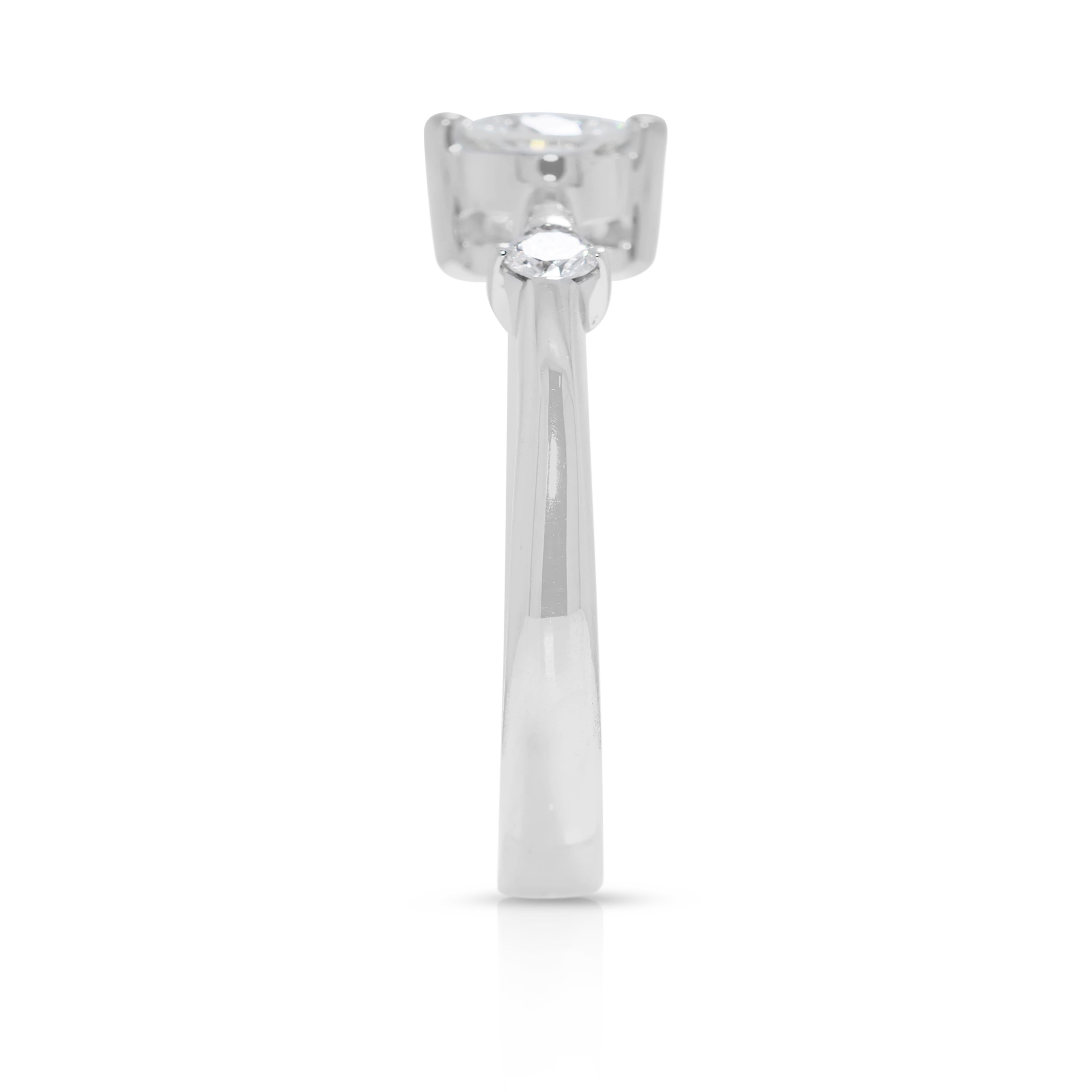 Timeless Bague à trois pierres en or blanc 18 carats avec diamant naturel de 0,32 carats Pour femmes en vente