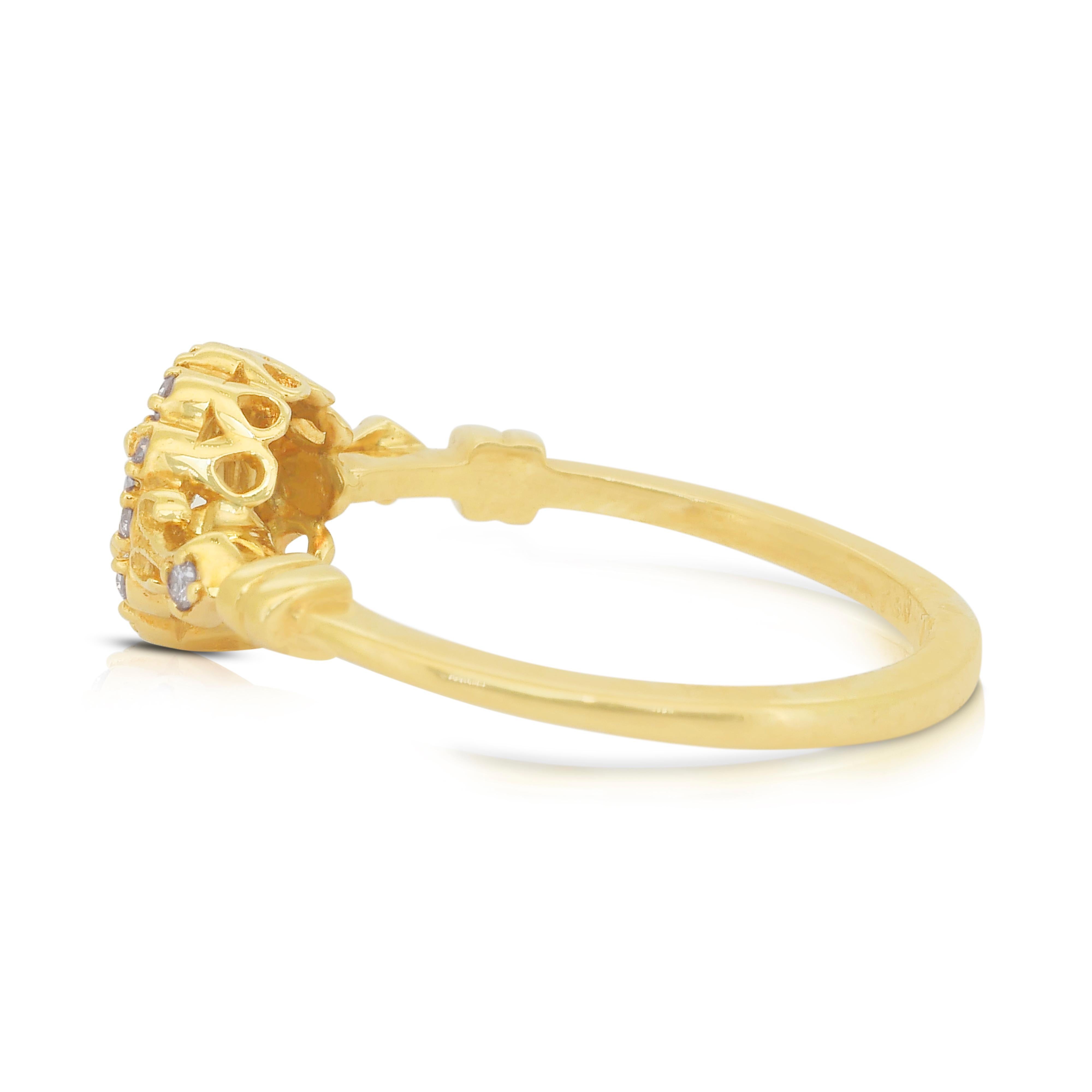 Timeless 0.39ct Diamonds Halo Ring in 18k Yellow Gold - IGI Certified In New Condition In רמת גן, IL