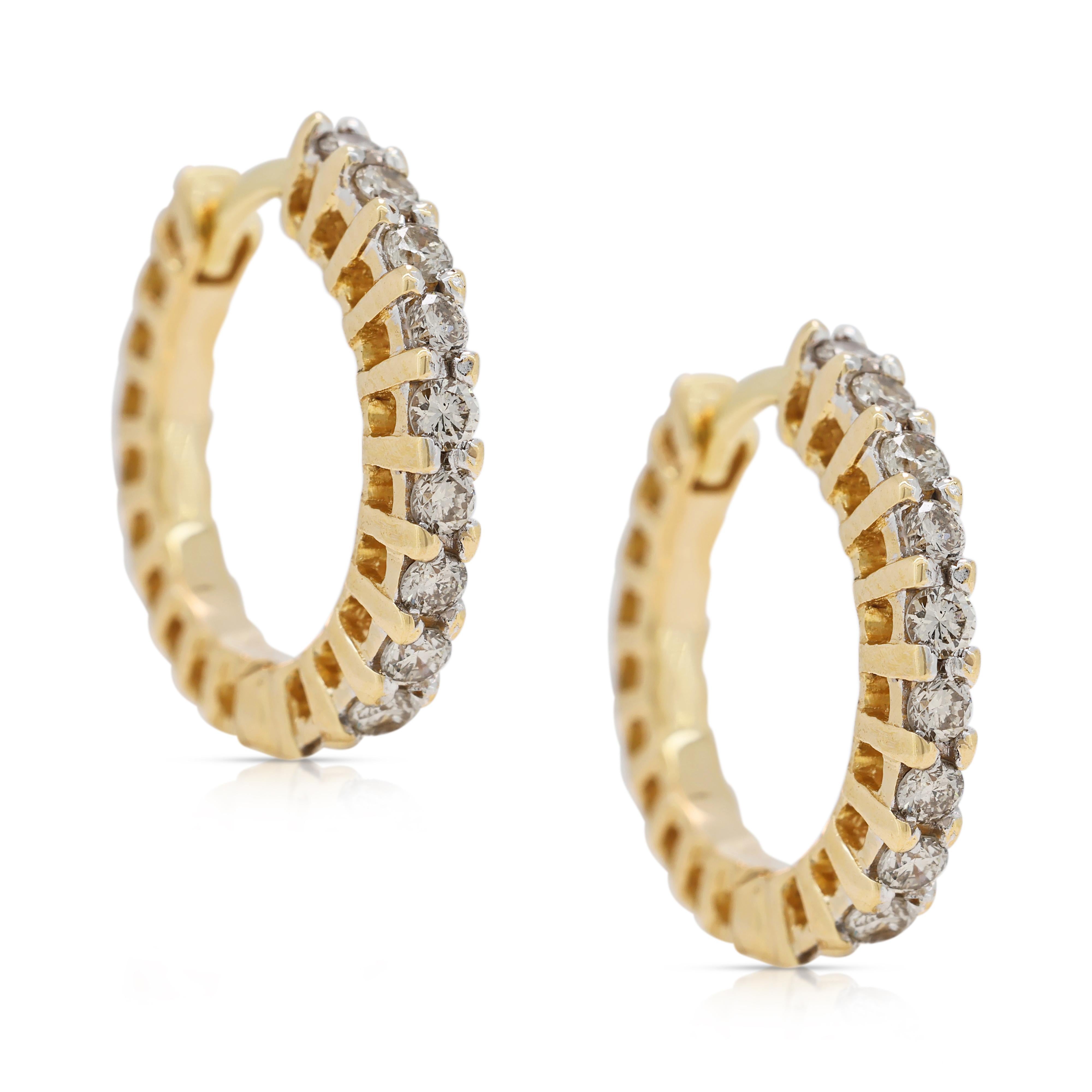 Taille ronde Boucles d'oreilles intemporelles en or jaune 18 carats et diamant naturel de 0,3 carat en vente