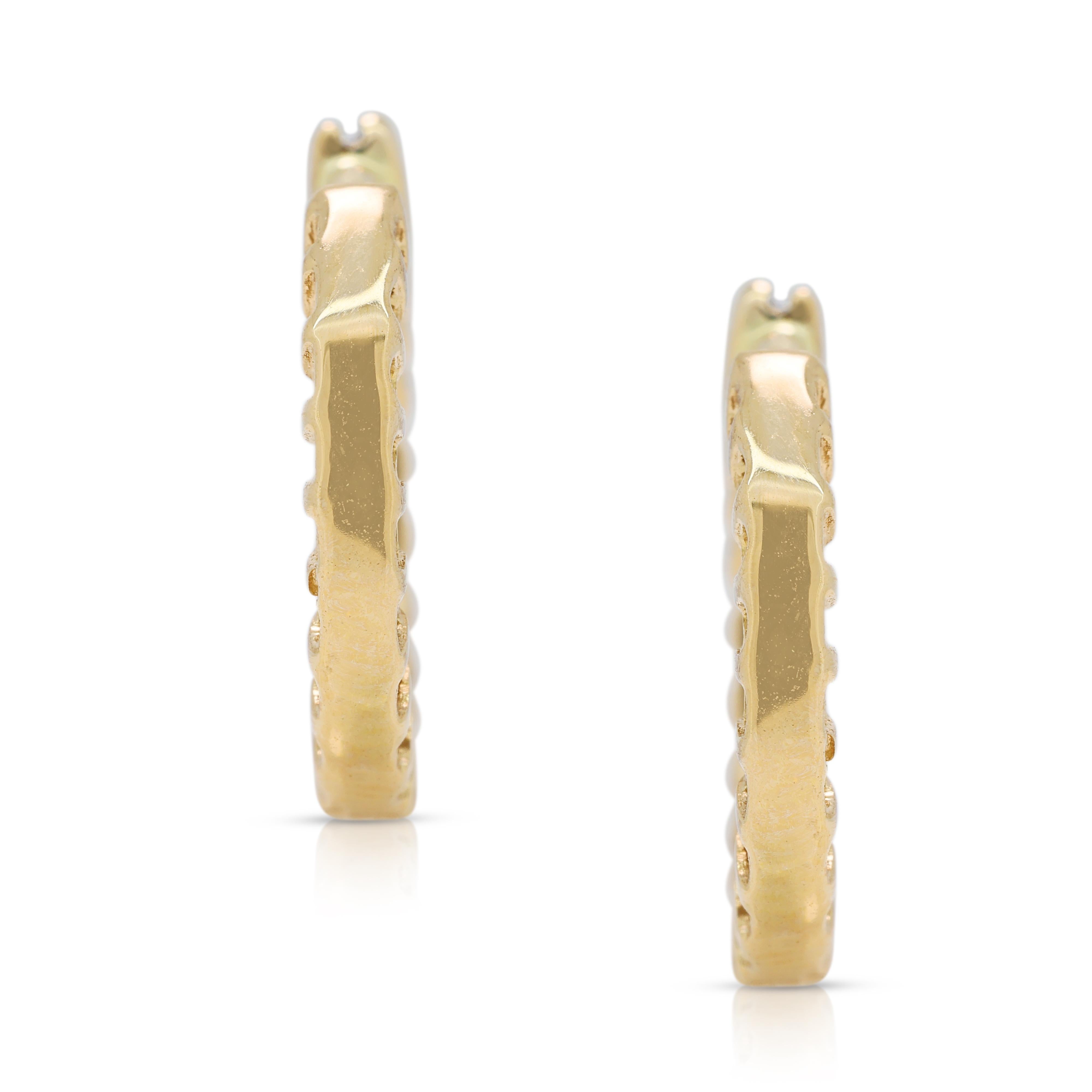 Boucles d'oreilles intemporelles en or jaune 18 carats et diamant naturel de 0,3 carat en vente 2