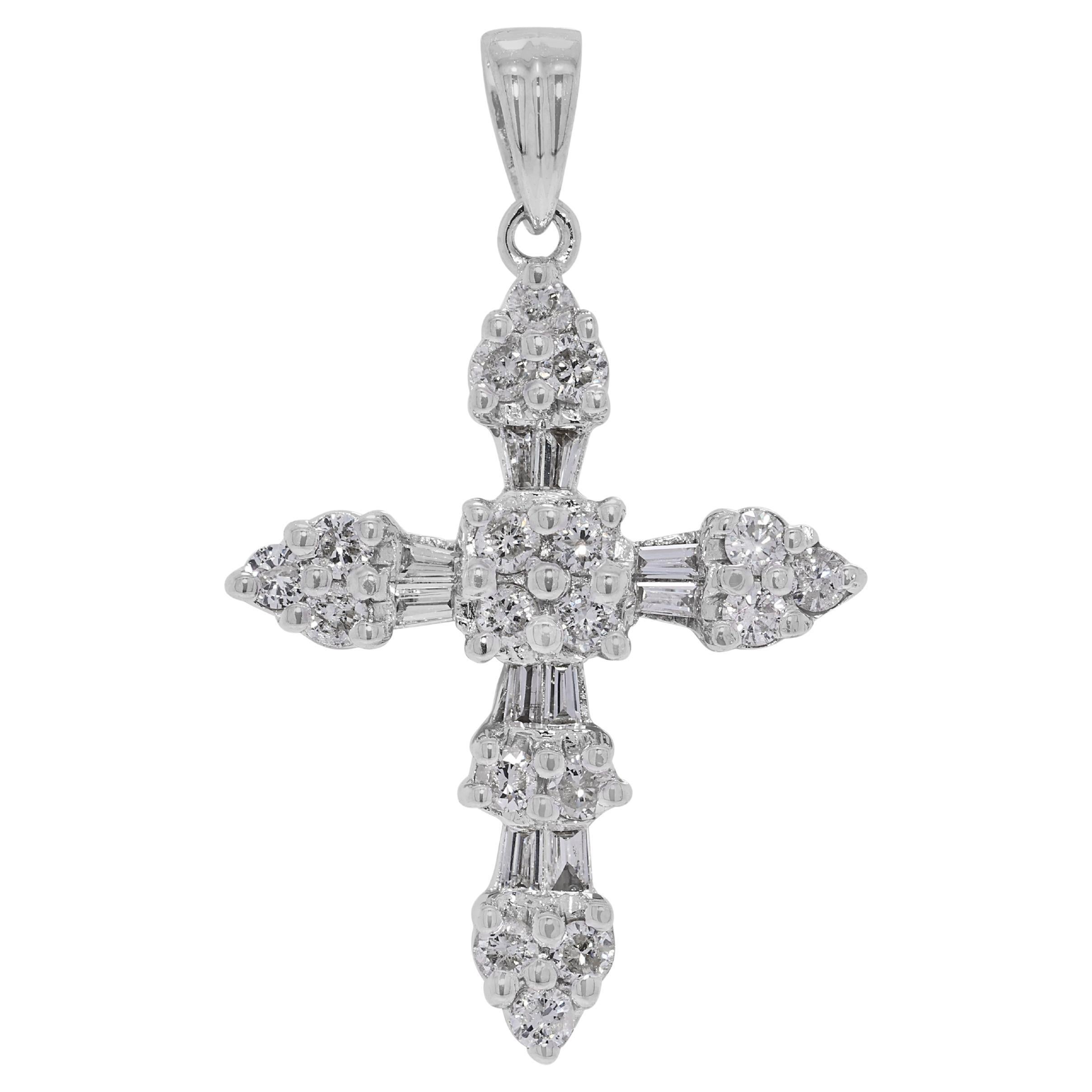 Pendentif crucifix intemporel en or blanc 18 carats et diamant naturel de 0,42 carats