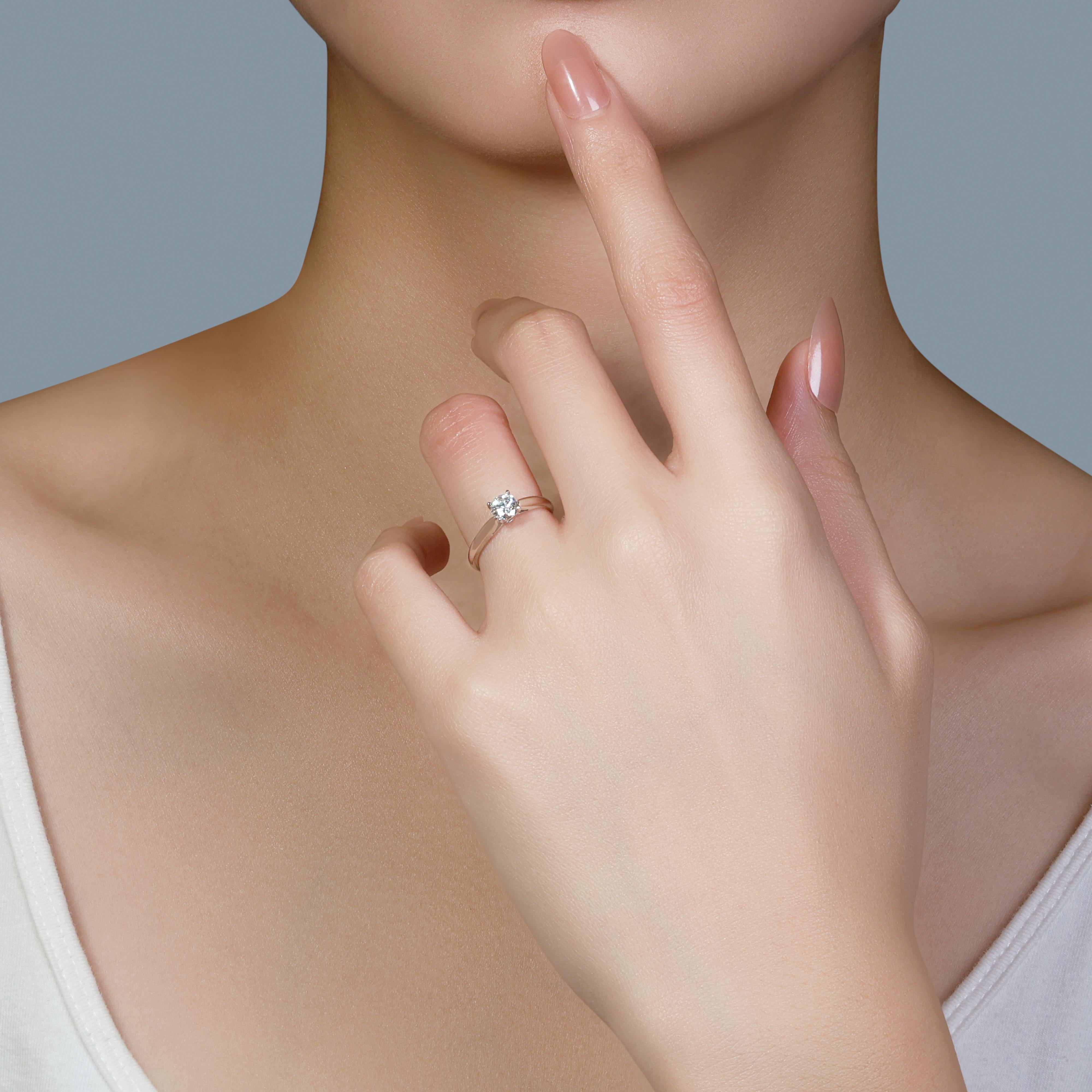 Zeitloser 0,45ct runder Brillant-Diamant-Solitärring aus 18K Weißgold im Angebot 3