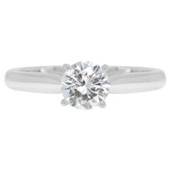 Anello solitario con diamante naturale tondo e brillante da 0,45 ct in oro bianco 18 carati senza tempo