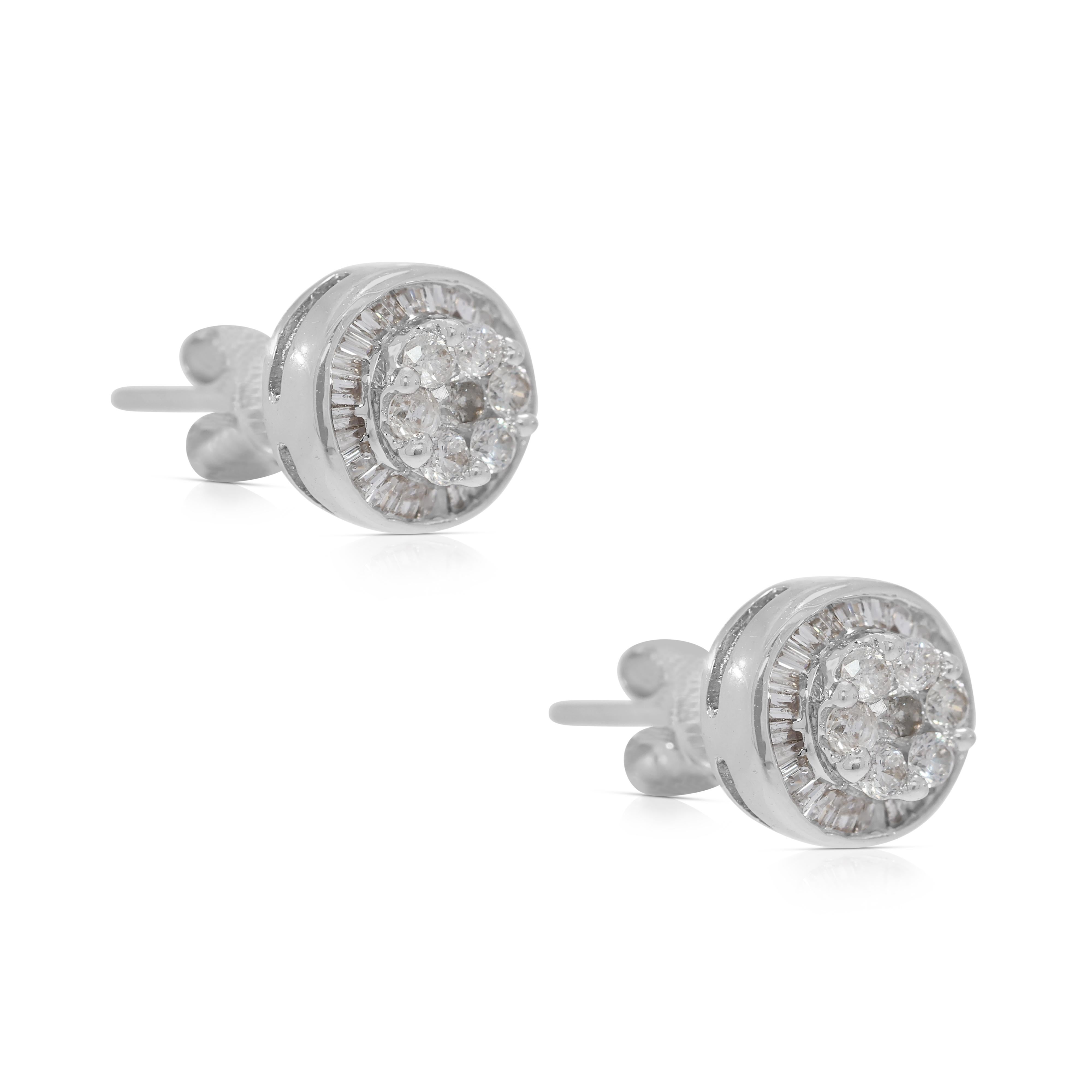 Pendientes intemporales de oro blanco de 18 quilates con diamantes naturales de 0,47 quilates Corte redondo en venta