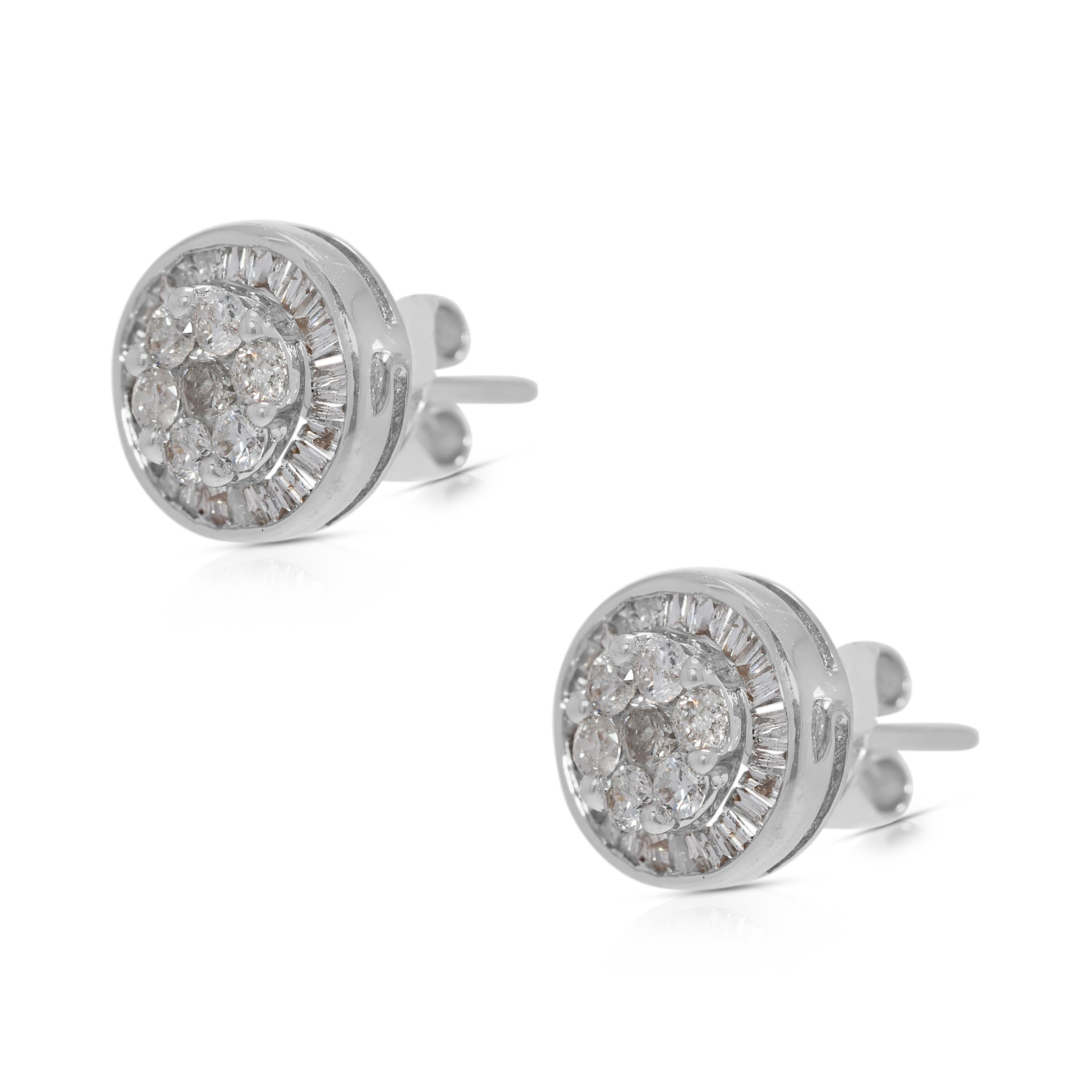 Pendientes intemporales de oro blanco de 18 quilates con diamantes naturales de 0,47 quilates en Excelente estado para la venta en רמת גן, IL