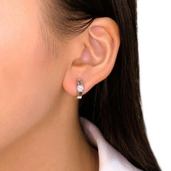 Atemporales Pendientes de aro con bisagra y solitario de diamante natural de 0,48 ct en oro blanco de 18k