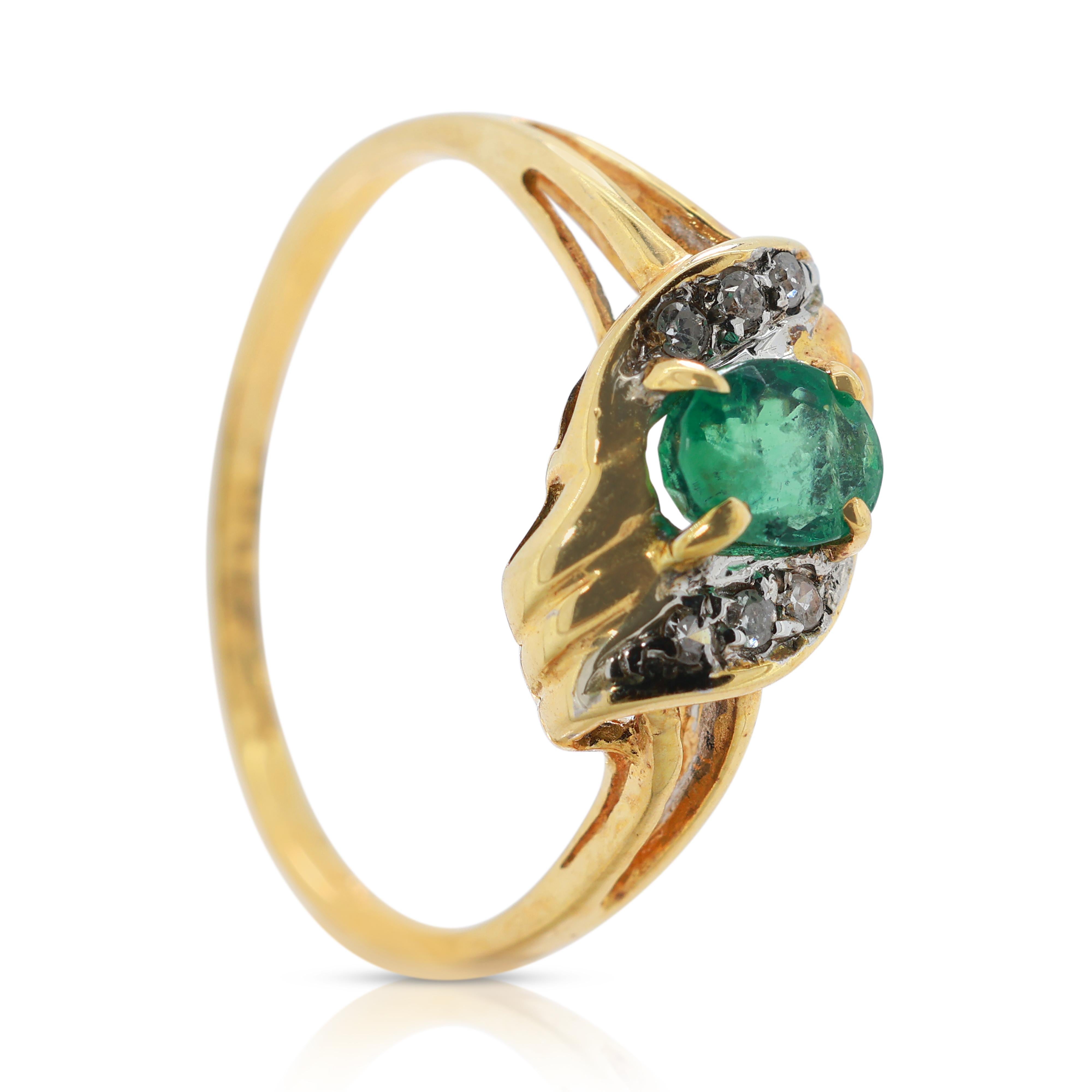 Oval Cut Timeless 0.50ct Oval Green Emerald and Diamonds Ring in 18K Yellow Gold For Sale