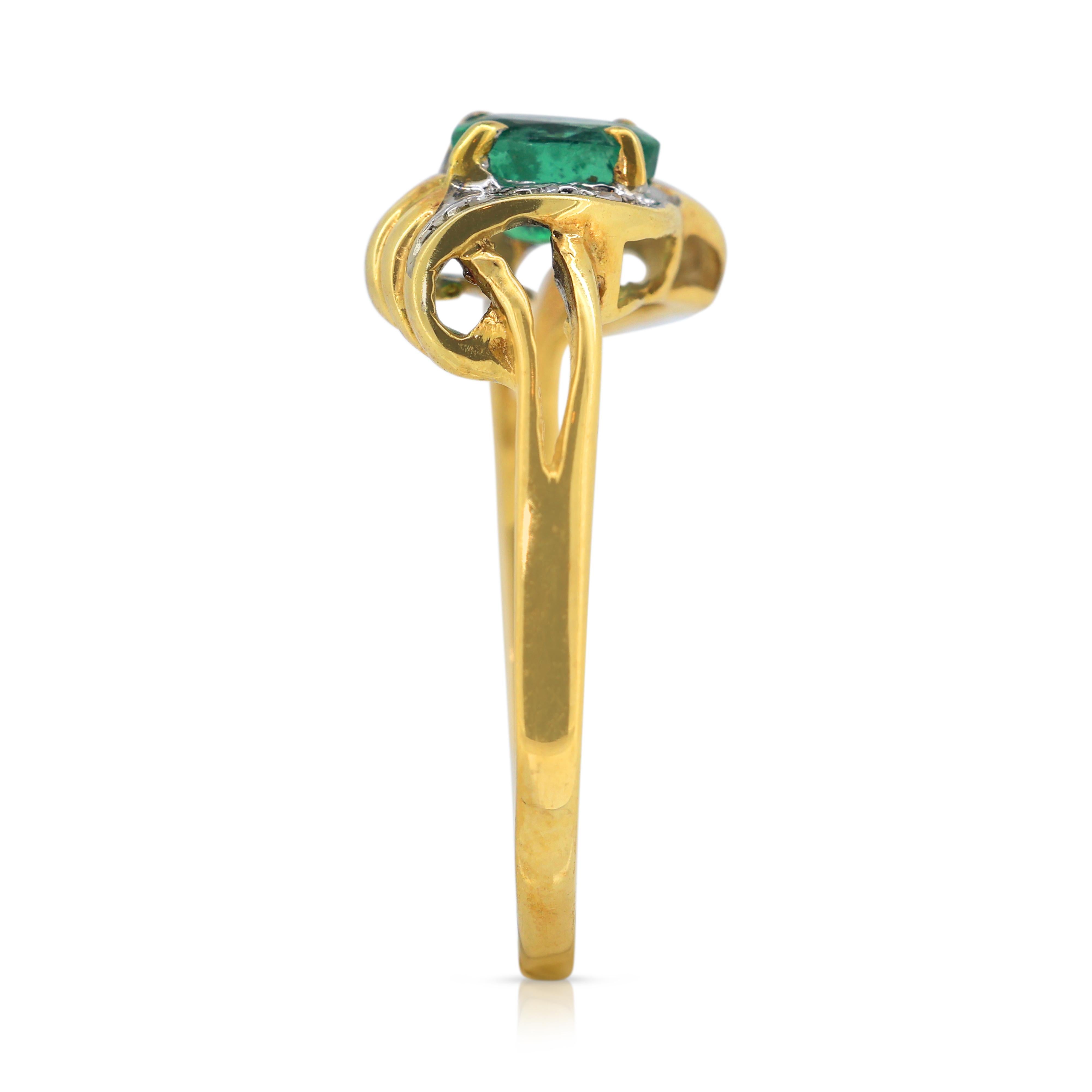 Women's Timeless 0.50ct Oval Green Emerald and Diamonds Ring in 18K Yellow Gold For Sale