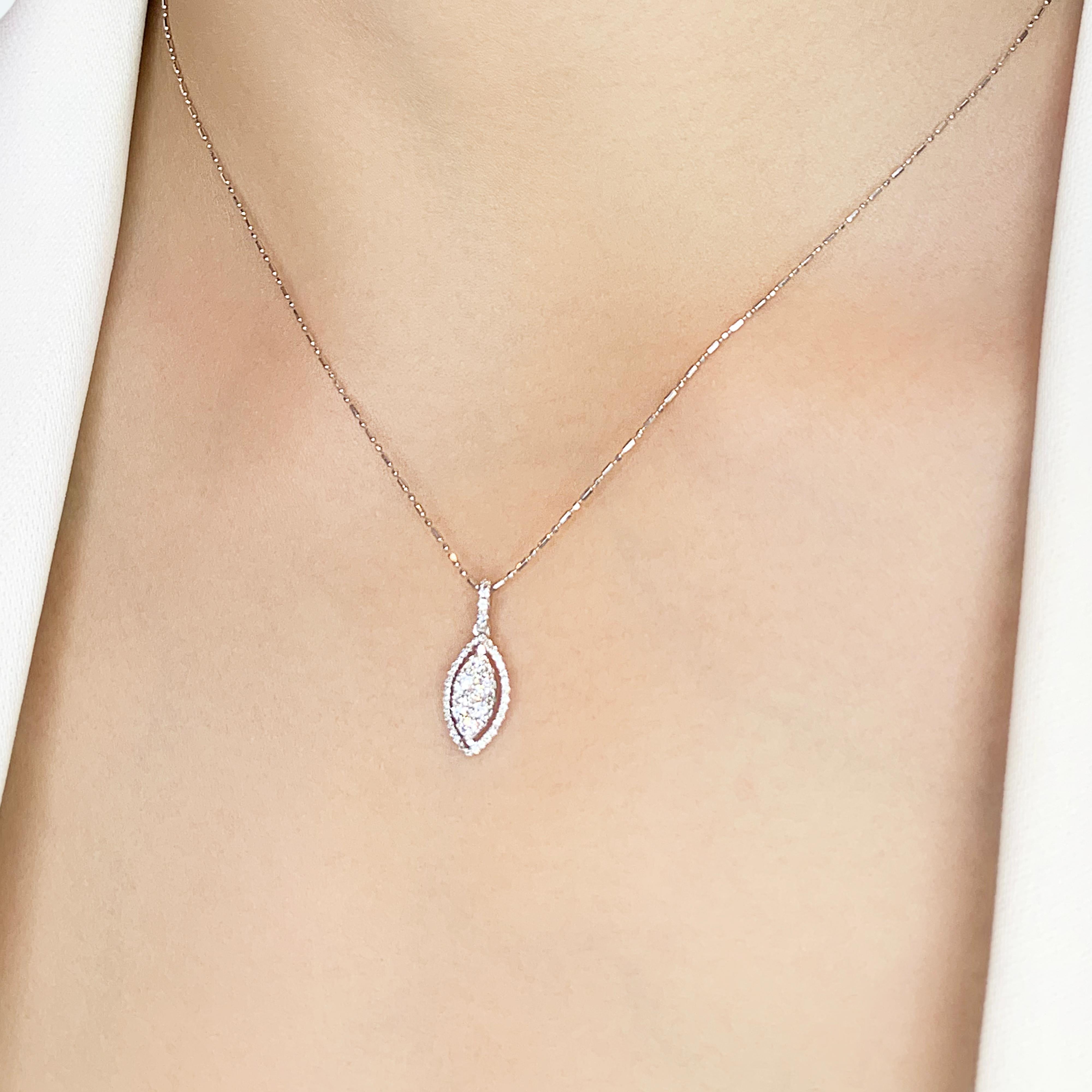 Pendentif Timeless en or blanc 18 carats et diamants naturels de 0,52 ct. en vente 2