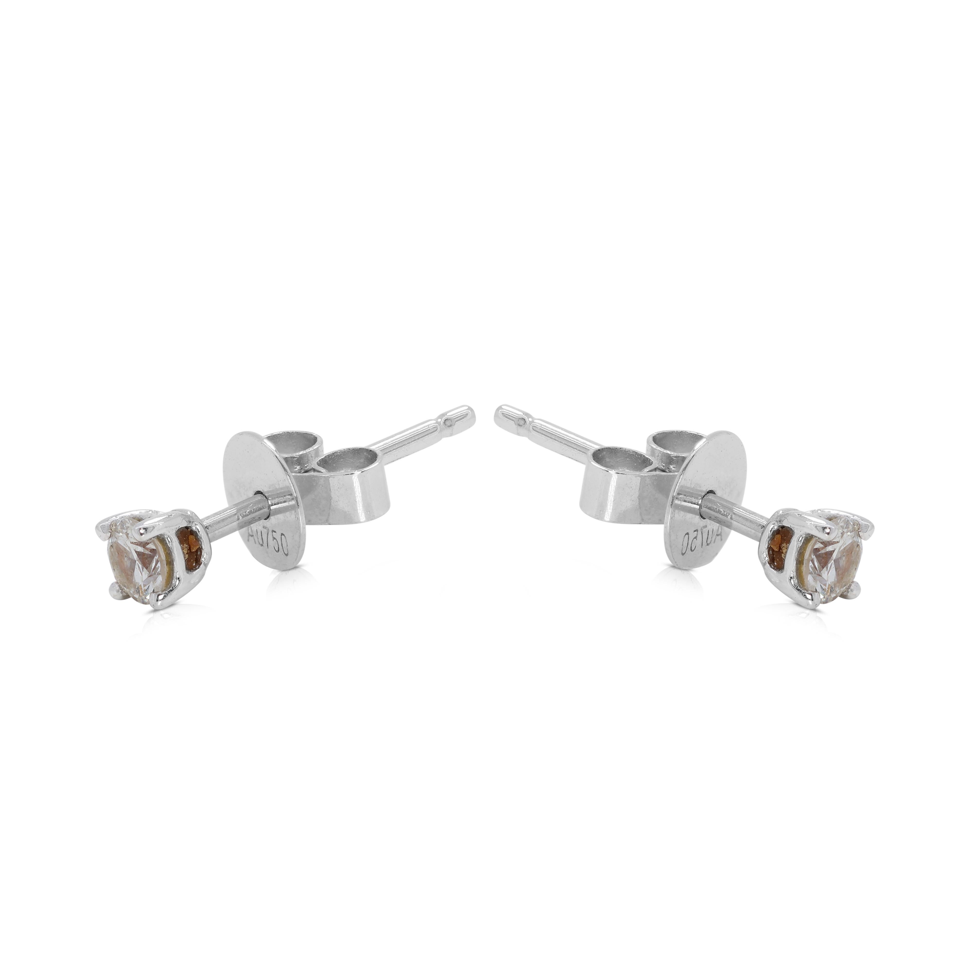 Timeless 0.54 carat Natural Diamond Stud Earrings in 18K White Gold In Excellent Condition In רמת גן, IL
