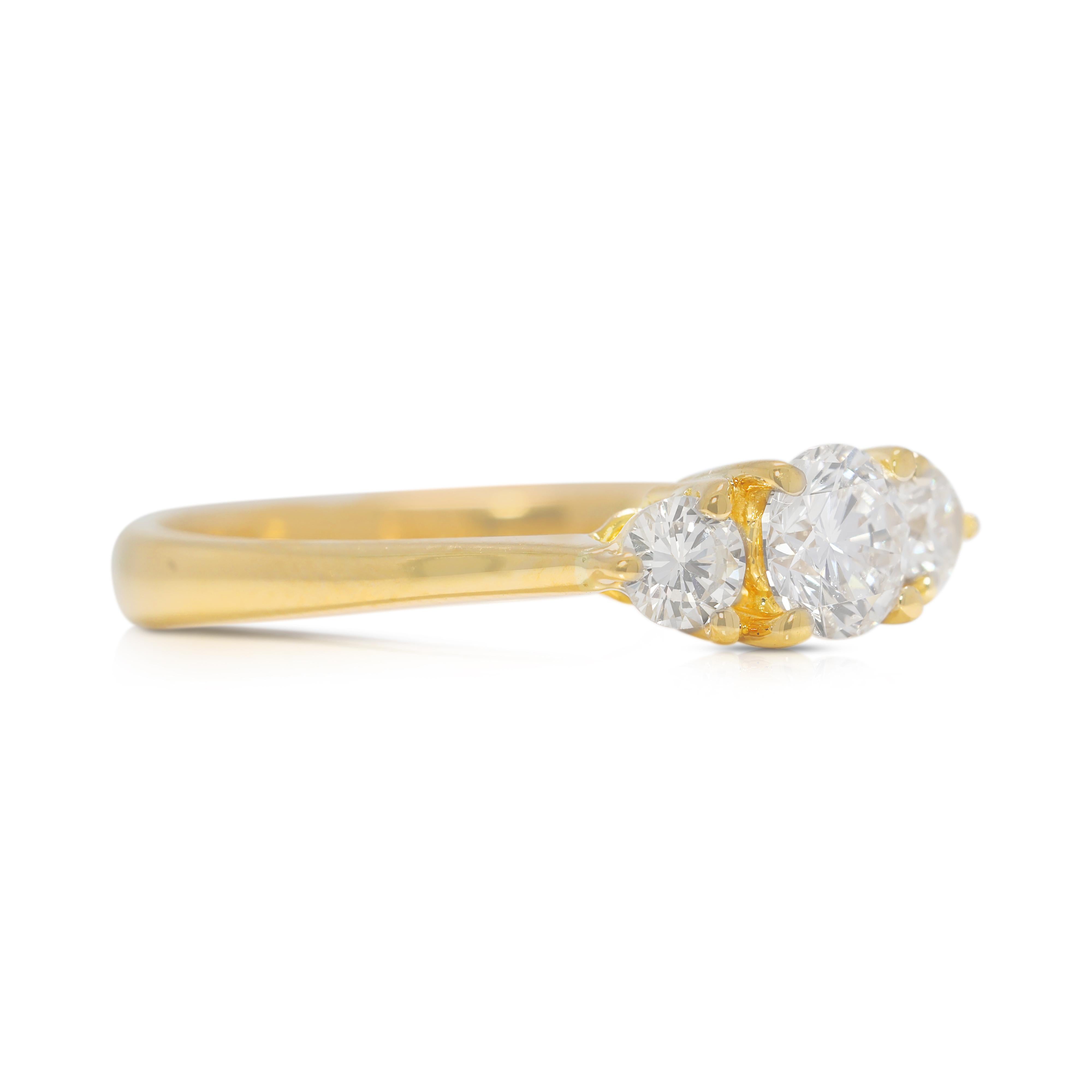 Round Cut Timeless 0.54ct Natural Diamond 3-Stone 18K Yellow Gold Ring For Sale