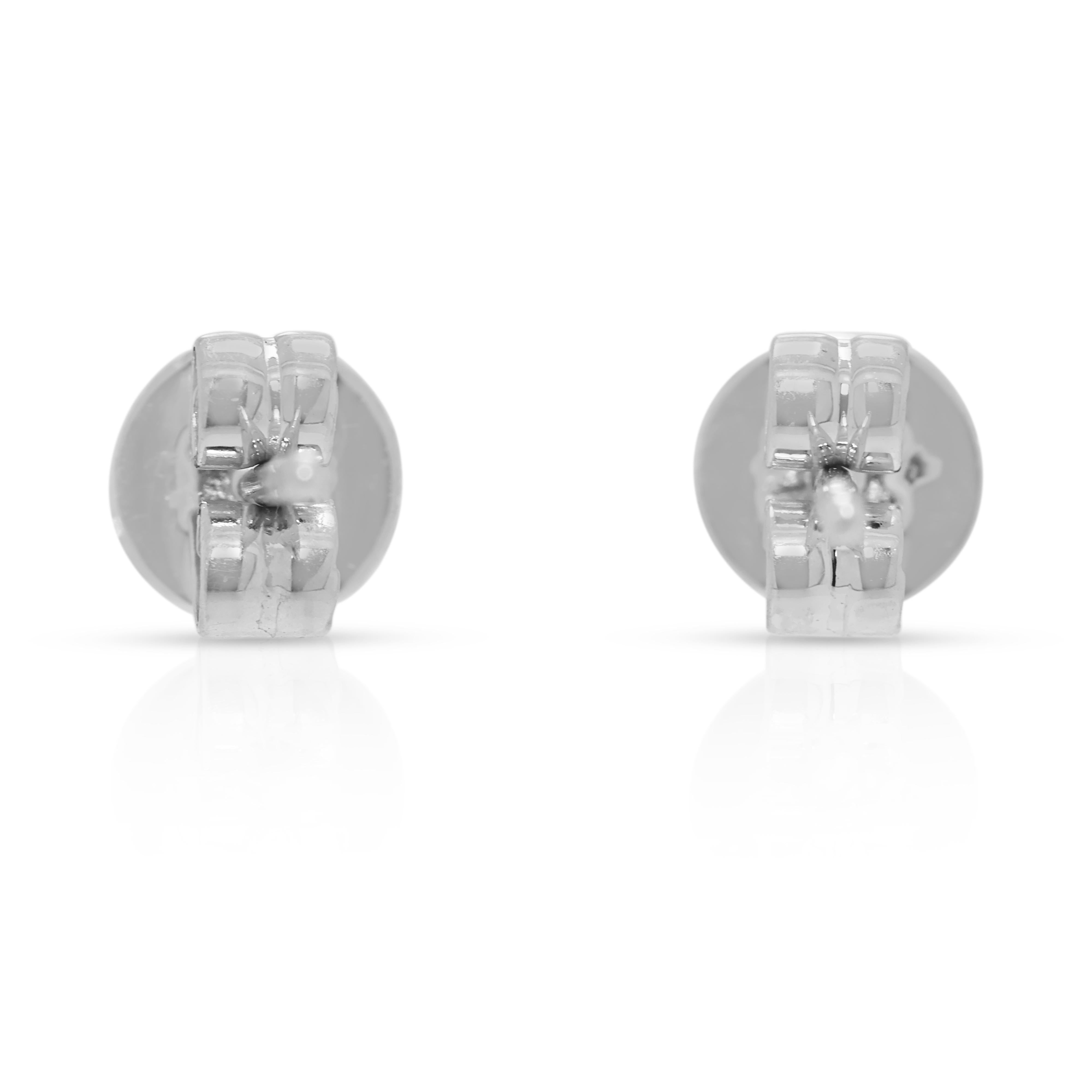 Zeitlose 0,60ct natürliche Diamanten 10K Weißgold Ohrstecker im Angebot 1