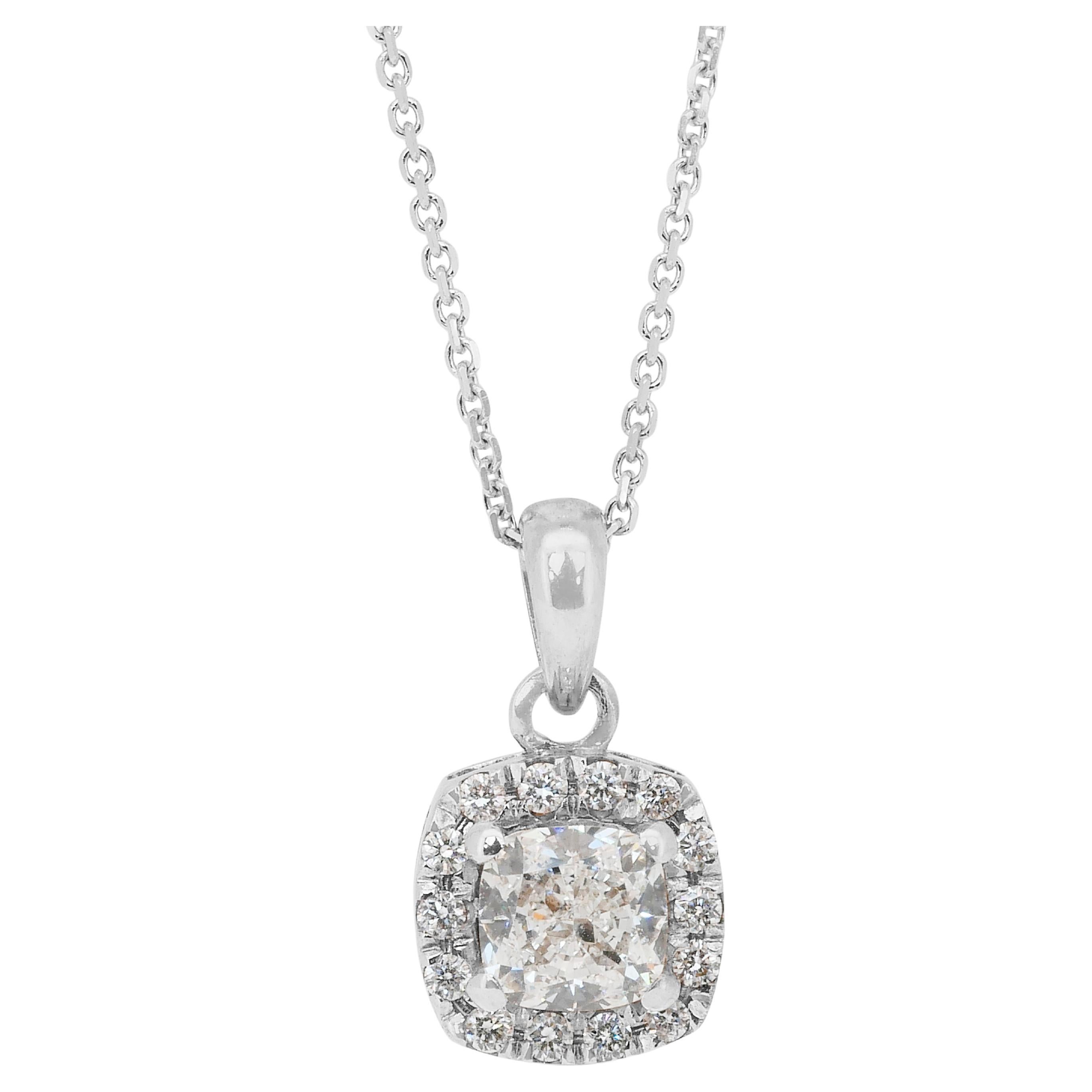 Collier intemporel en or blanc 18k avec pendentif coussin Halo et diamants de 0,67ct