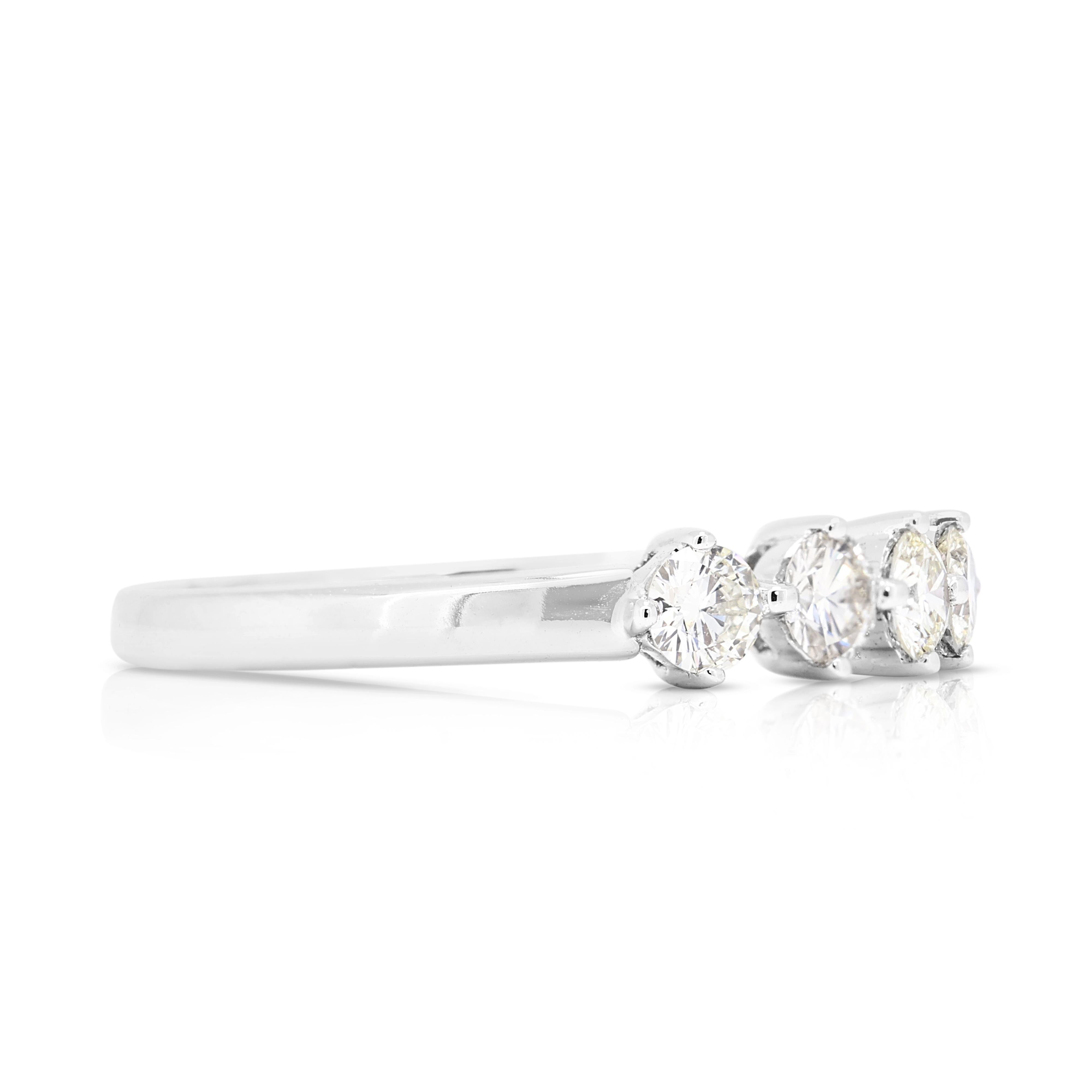 Timeless 0,6ct Runder Brillant 4-Stein Diamanten Ring in 18k Weißgold (Rundschliff) im Angebot