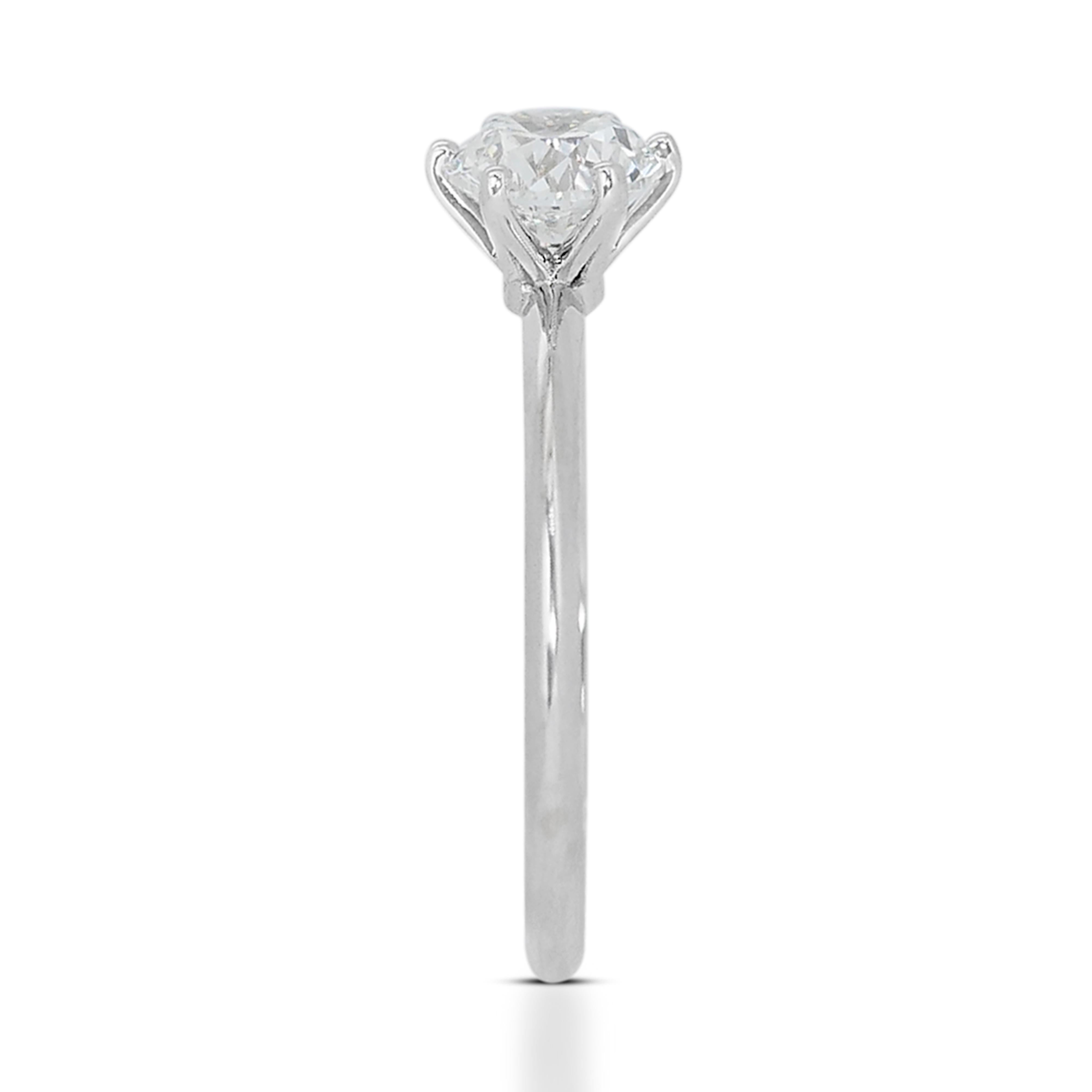 Timeless 0.70ct Diamond Solitaire Ring in 18k White Gold - GIA Certified In New Condition In רמת גן, IL