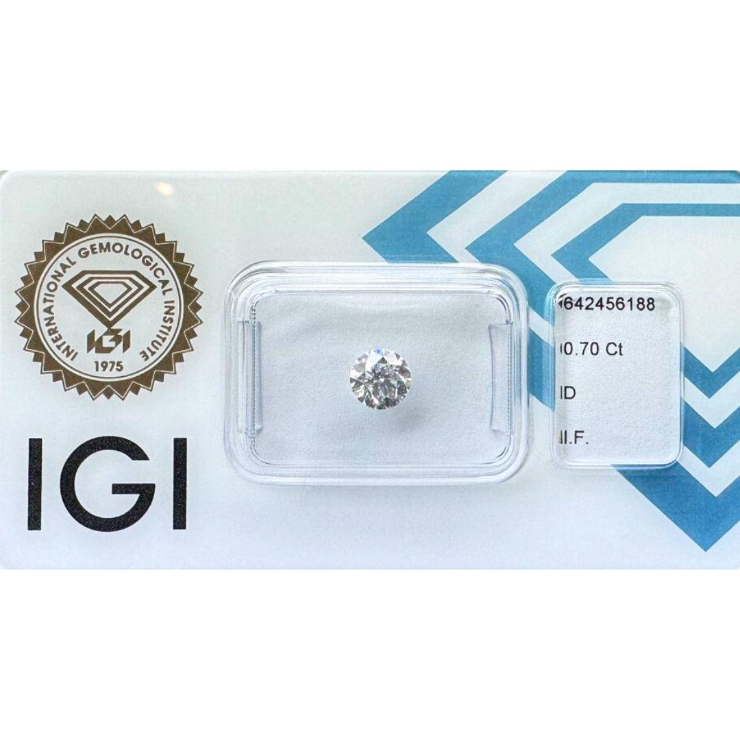 Diamante rotondo senza tempo con taglio ideale triplo eccellente da 0,70 carati - Certificato IGI

Questo diamante rotondo da 0,70 carati è l'epitome della perfezione, con un taglio ideale triplo eccellente che garantisce la massima brillantezza e
