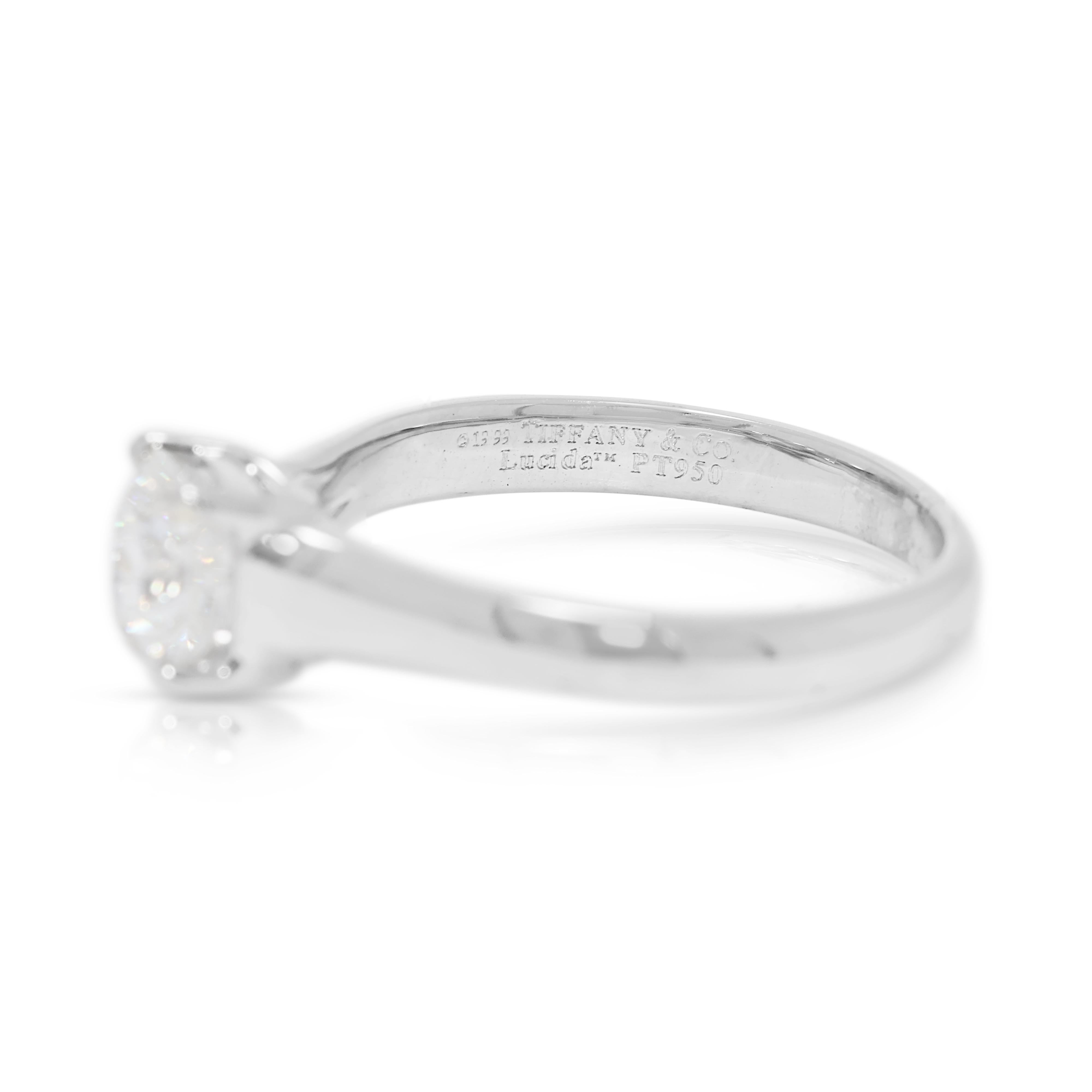 Bague solitaire en platine avec diamant naturel de 0,74 ct. Pour femmes en vente